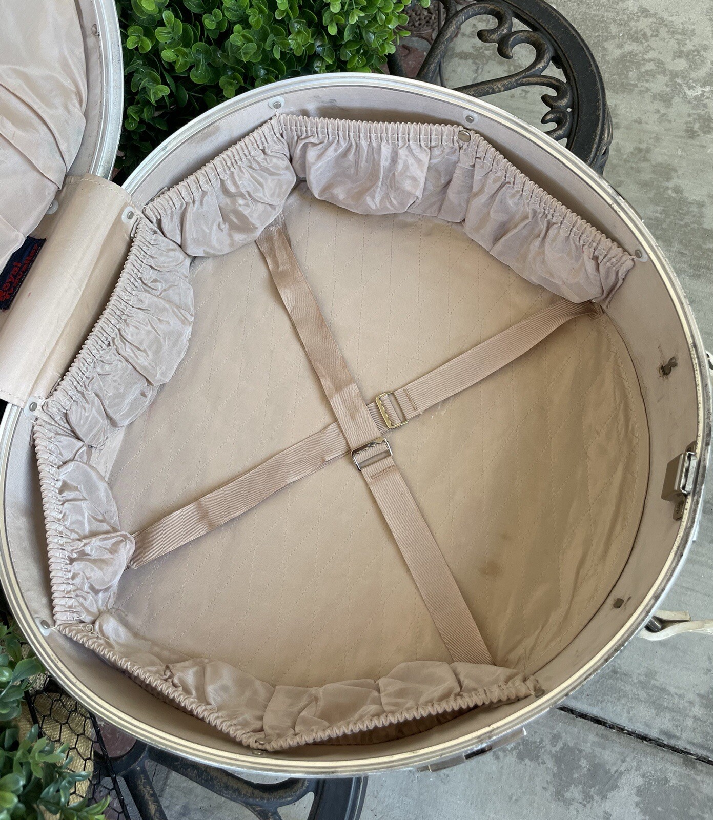Vintage Royal Traveller Hat Box Luggage; Marbled Cream/Silk Interior;Locks W/Key