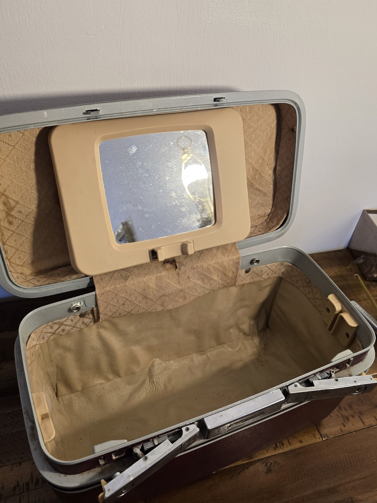 Vintage Samsonite Silhouette II Train Case Makeup Hard Shell Maroon No Key/Tray