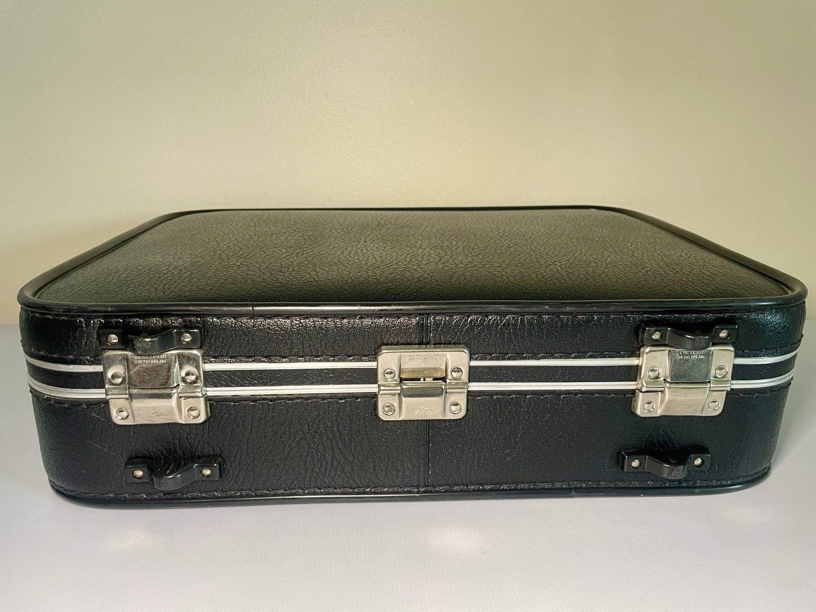 Skyway Vintage Carry-On Suitcase 21” Black Hard Case Combination Lock Retro