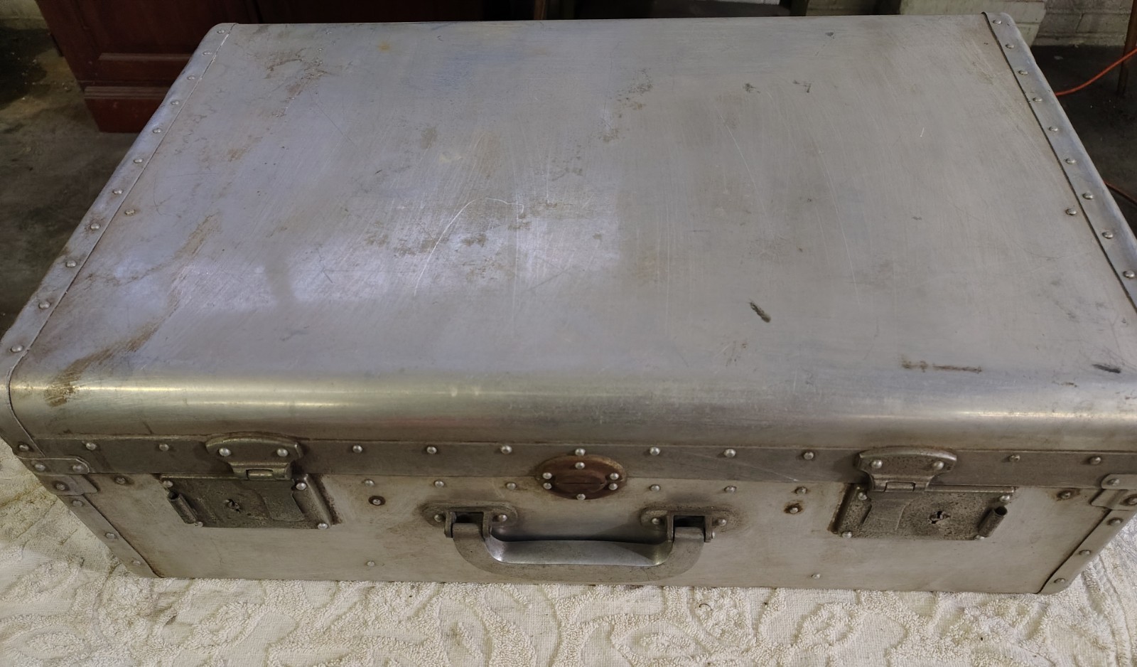 🗽VINTAGE MACHINE AGE ALUMINUM SUITCASE