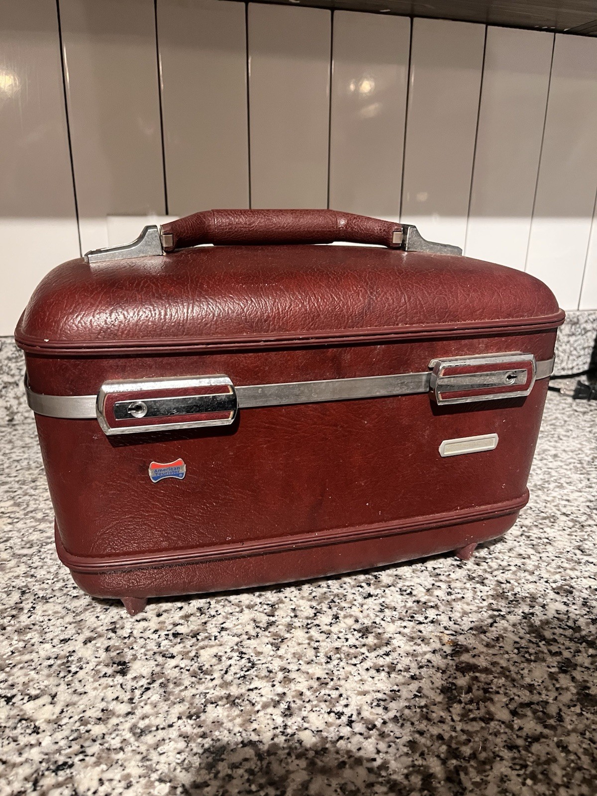 American Tourister Escort Makeup Luggage Tray Mirror Makeup Red Read