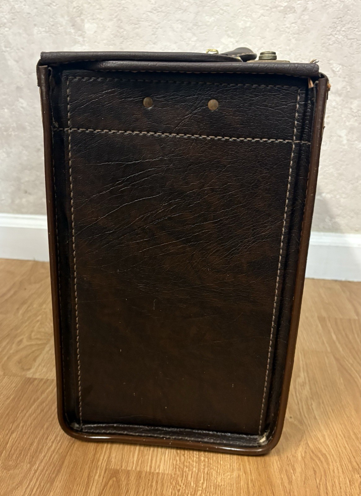 MCM Faux Leather Vinyl Carrying Case with 2 Keys Doctors Pilots Lawyers Tote