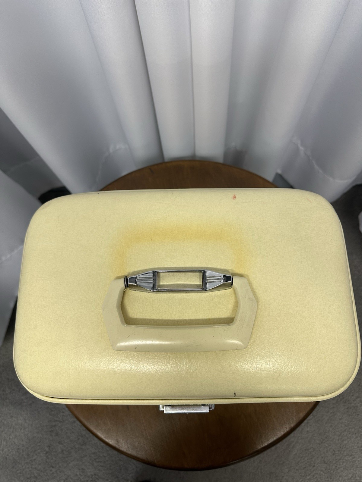 Vintage Skyway Train Case 14x10x9 Ivory Cream Off White Keys Good Condition