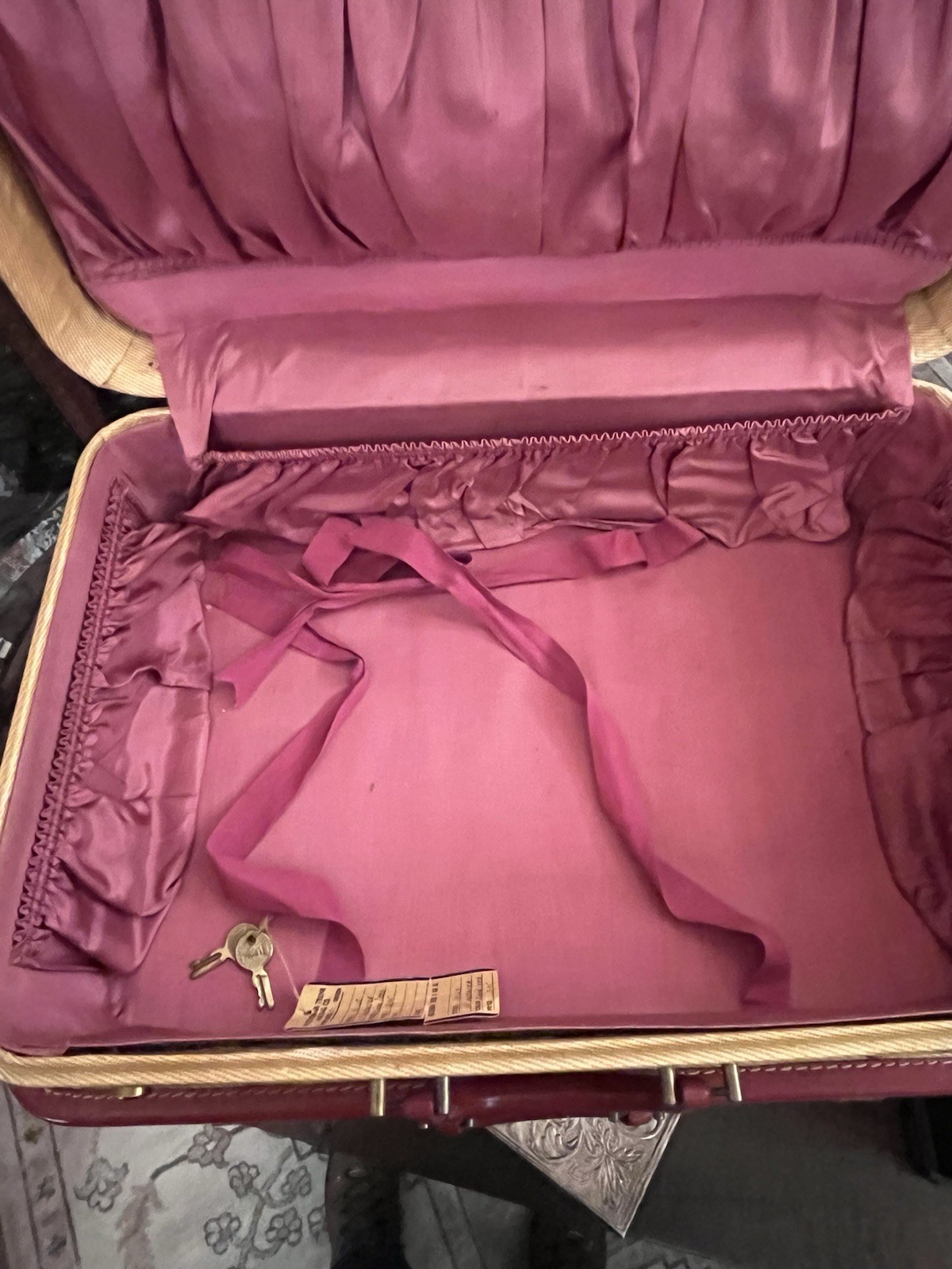 VINTAGE RED 💄 Luggage Set of 3 Suitcase A RARE SET with keys and original tags