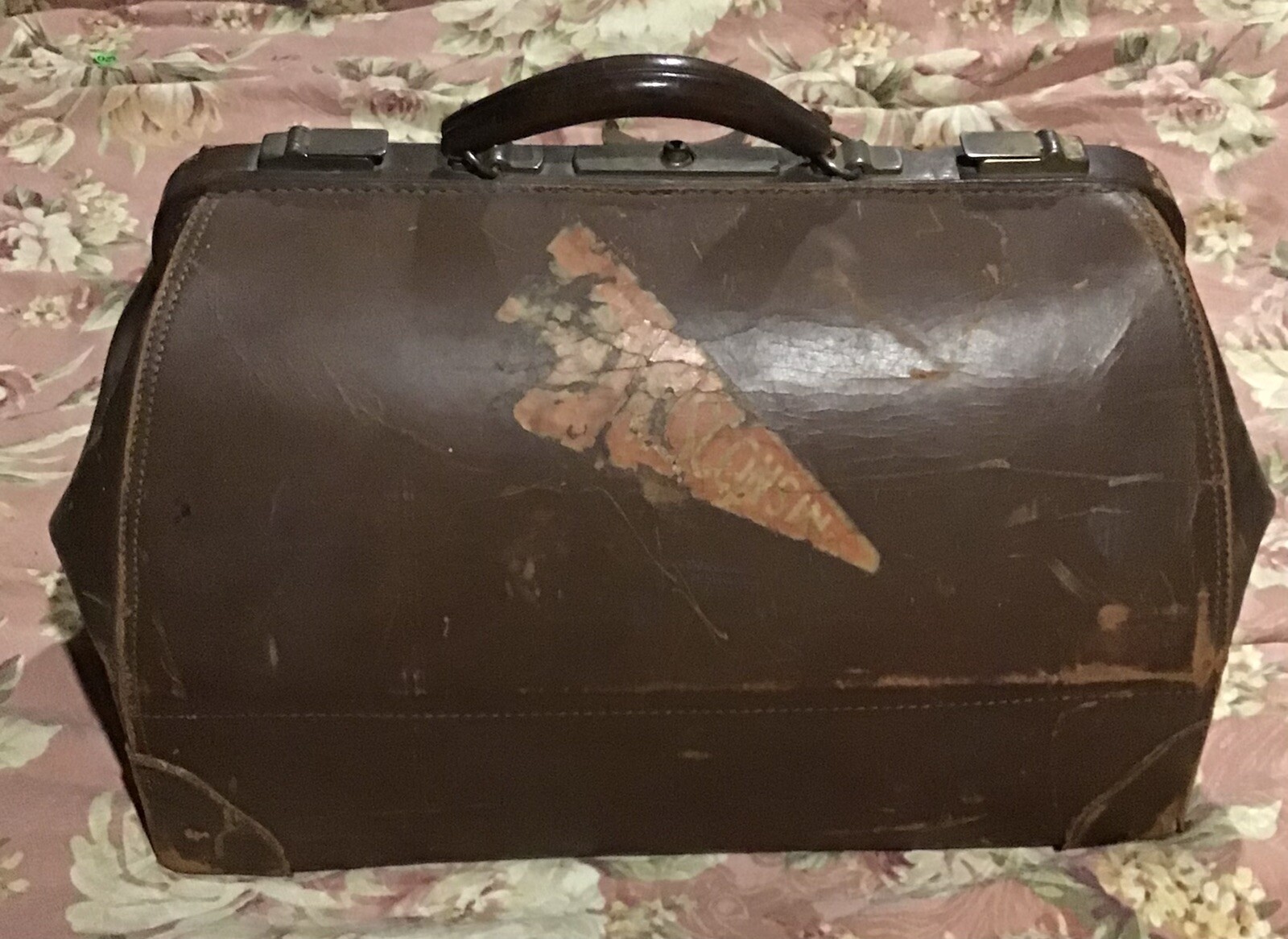 Vintage Antique Cooks Hand Luggage Satchel Leather Wisconsin Sticker With Key