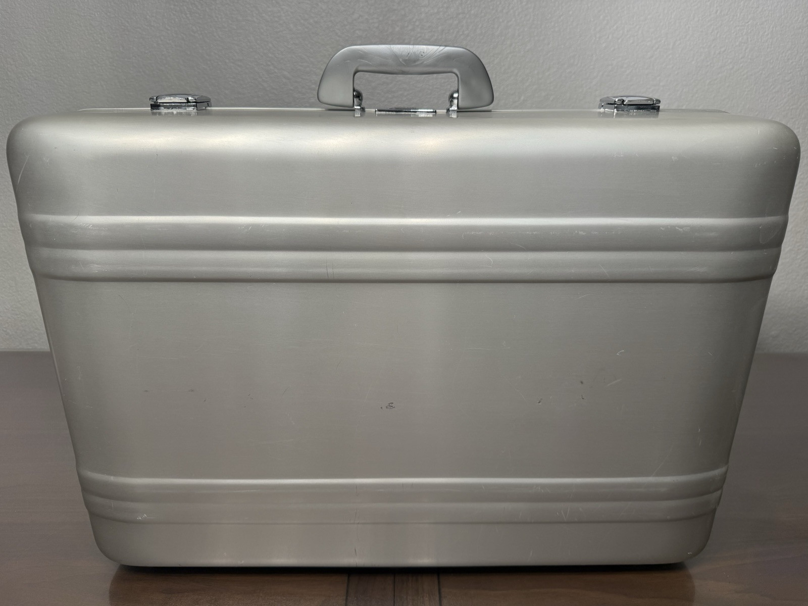 HALLIBURTON | ZERO | CAMERA CASE | VINTAGE 70s | 26x18x8 | ALUMINUM | COMBO LOCK