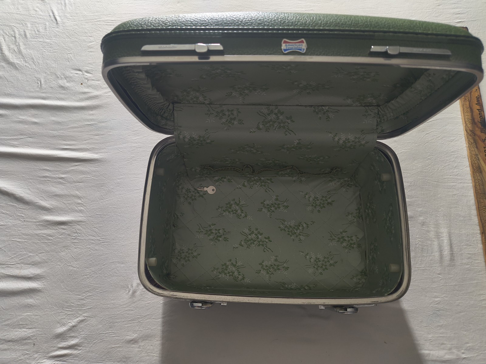 Vtg 1970s Tiara Vanity Train Case American Luggage Avocado Green