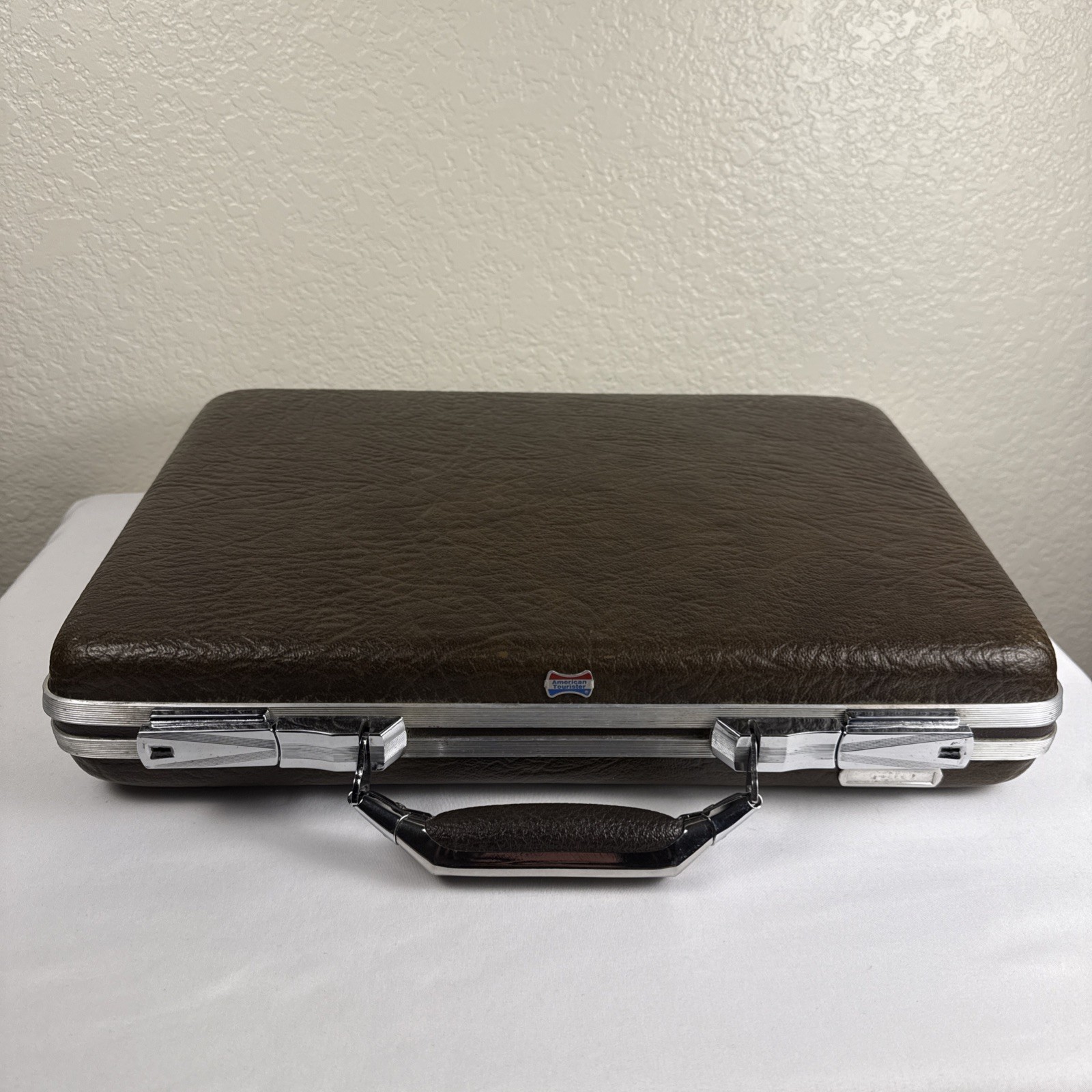 American Tourister Hard Shell Briefcase Case Brown USA Unlocked No Key