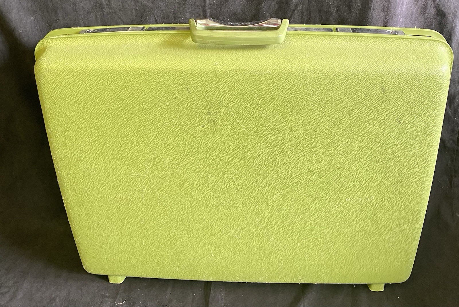 VTG Pair of Samsonite Saturn Avocado Lime Green Hard Shell 24” and 22″ Suitcases