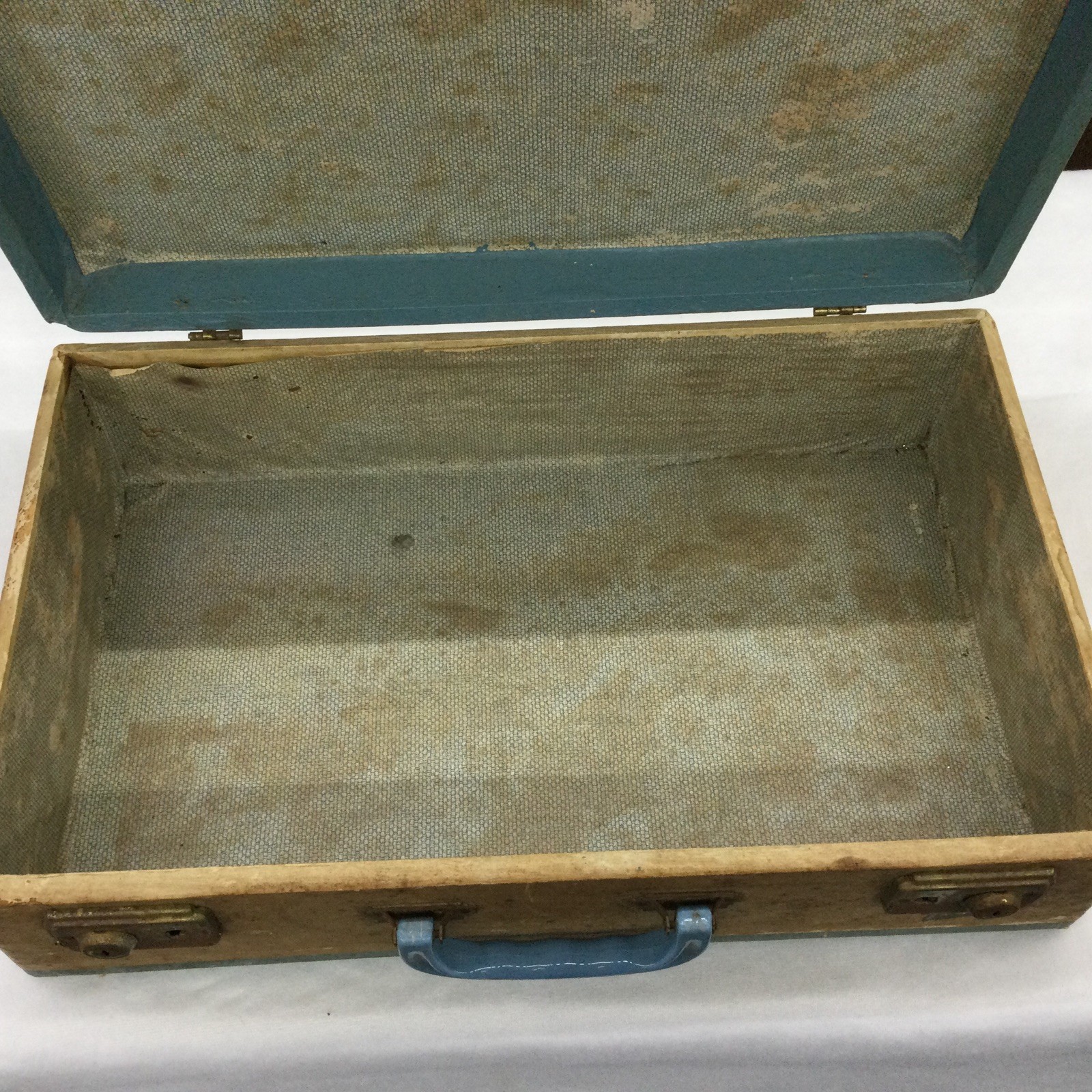 Vintage Veevel Vacation Suitcase, 18” X 11” X 5.5”, Preowned.