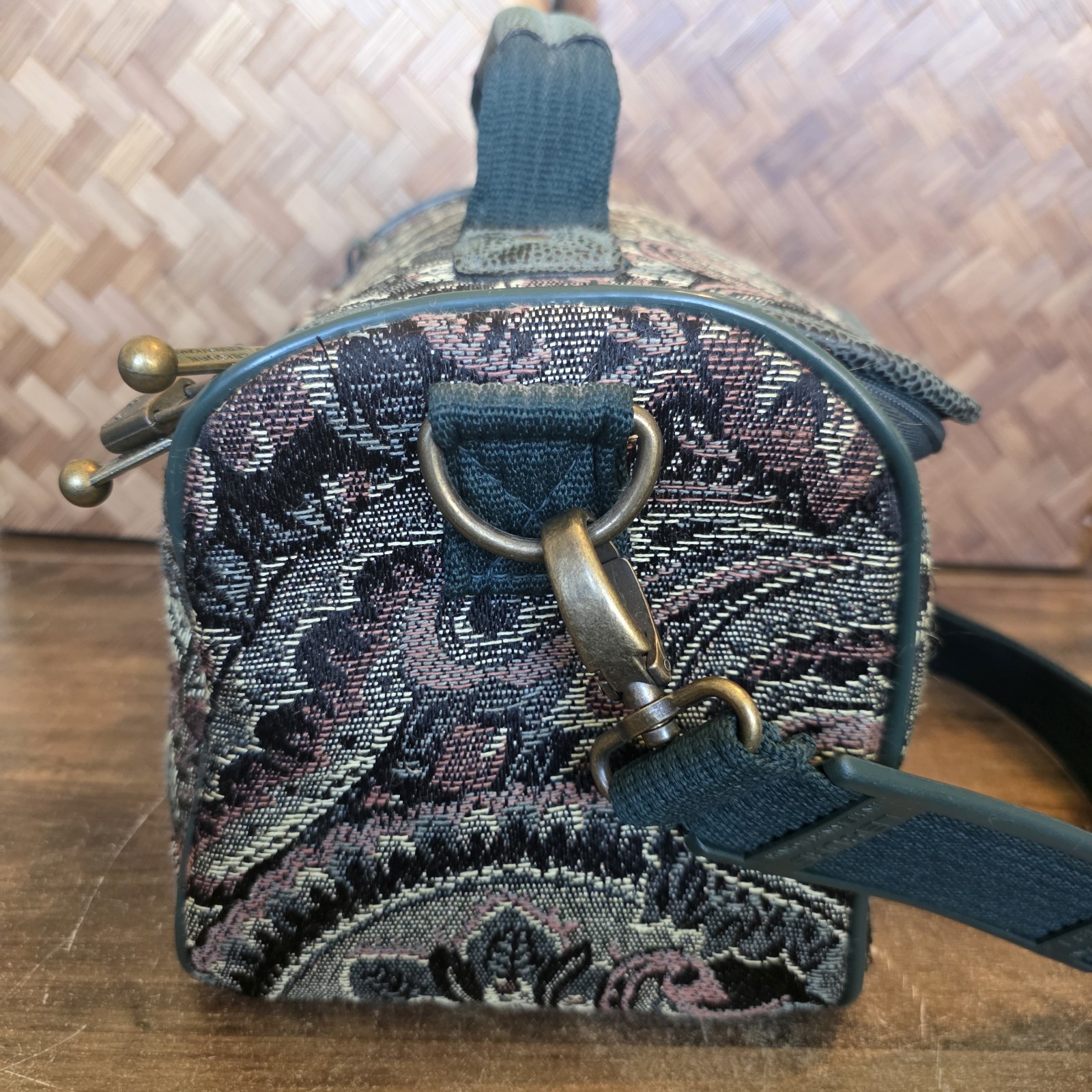 Leisure international Tapestry Travel Bag Vintage Pockets Carry On Zipper Close