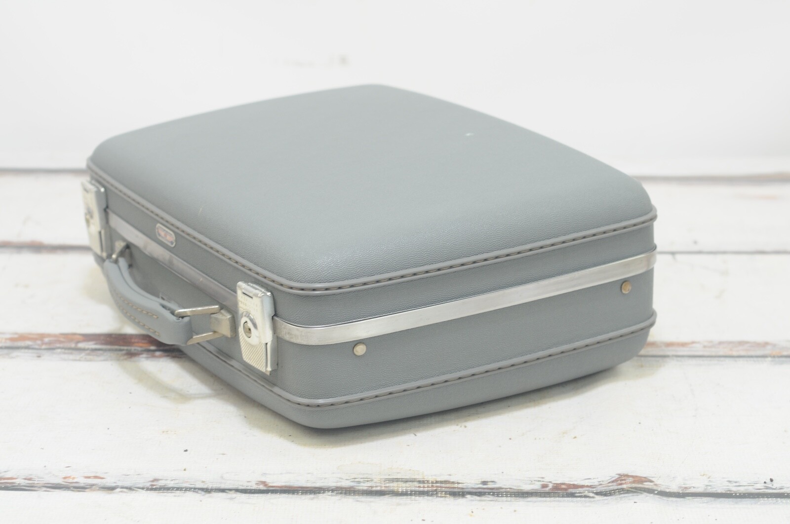 Vintage American Tourister Large Size Suitcase Luggage Medium Gray Pink Good Con