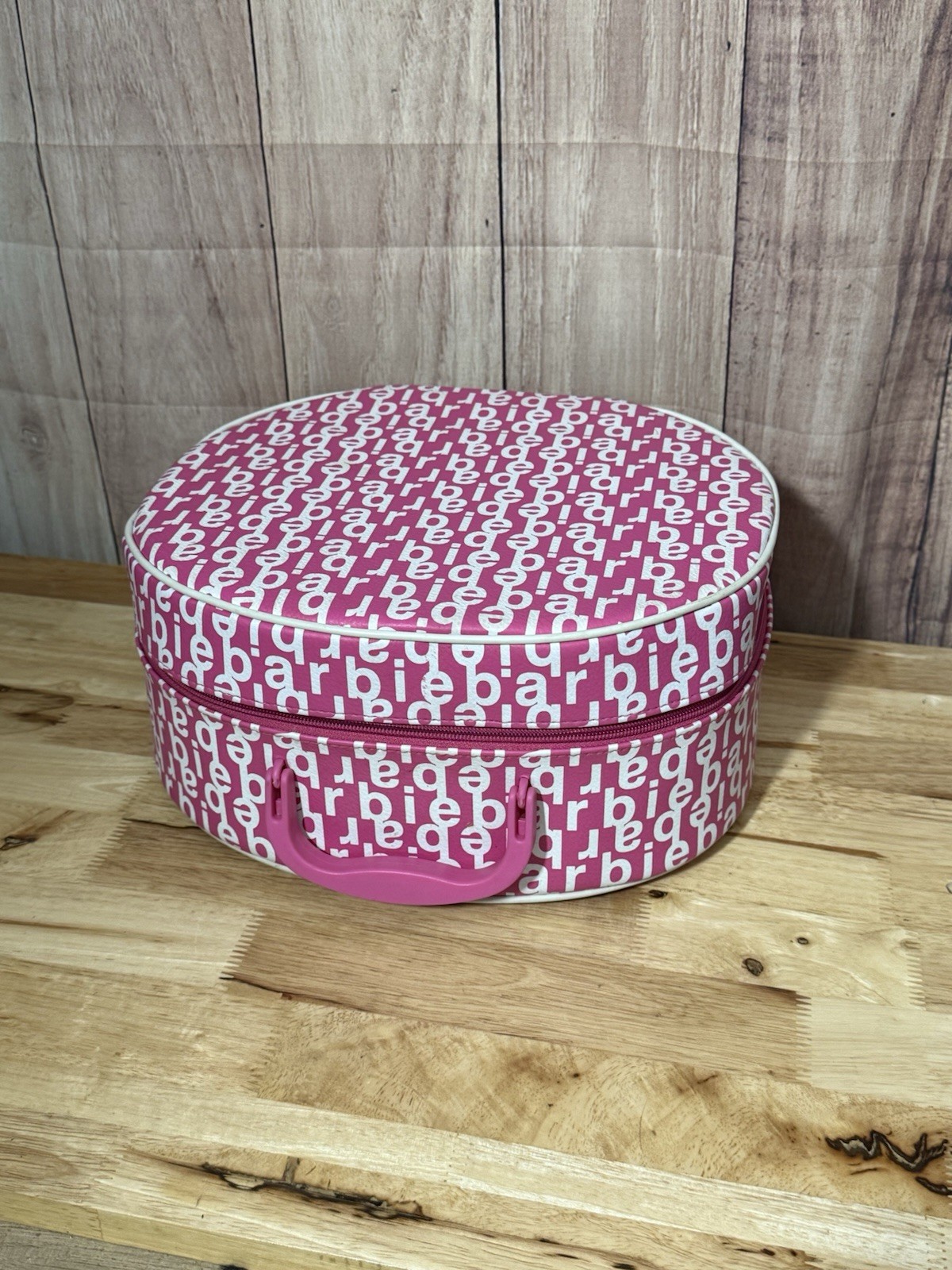 ’03 Barbie Train Case w/ Mirror All Over Print Round Zipper Pink White 12x10x5”