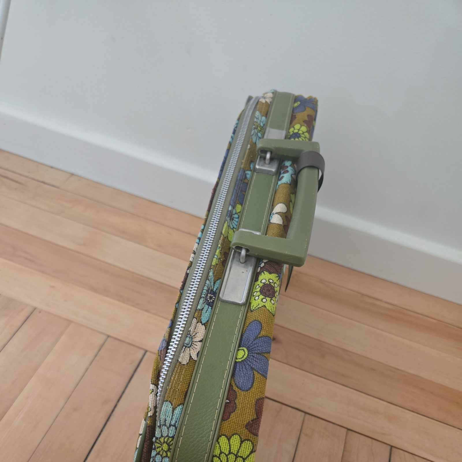 1960s Vintage Bantam Travelware Green Floral Mod Pattern Suitcase Luggage Japan