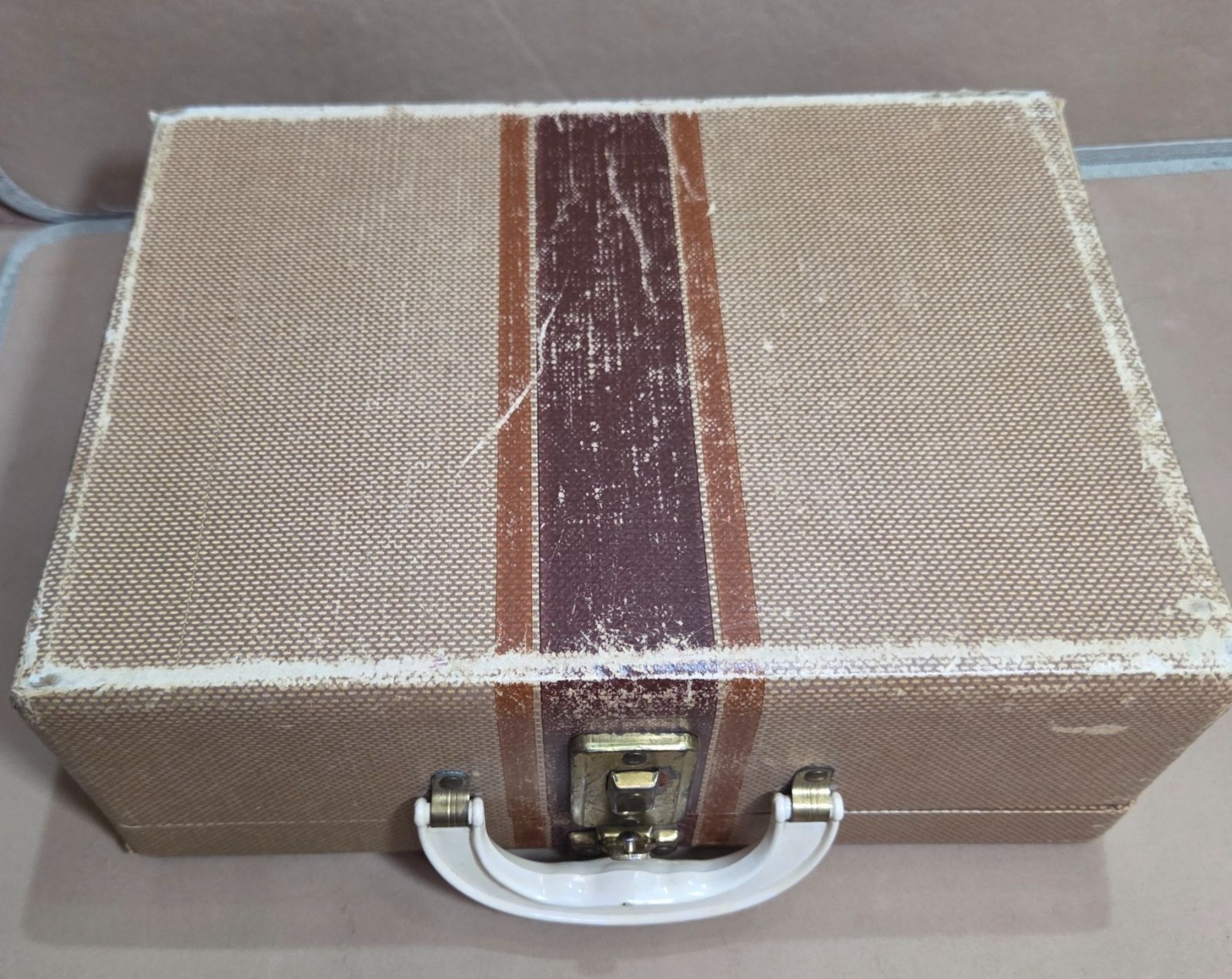 Vintage Beige Travel Case With Handle & Pockets