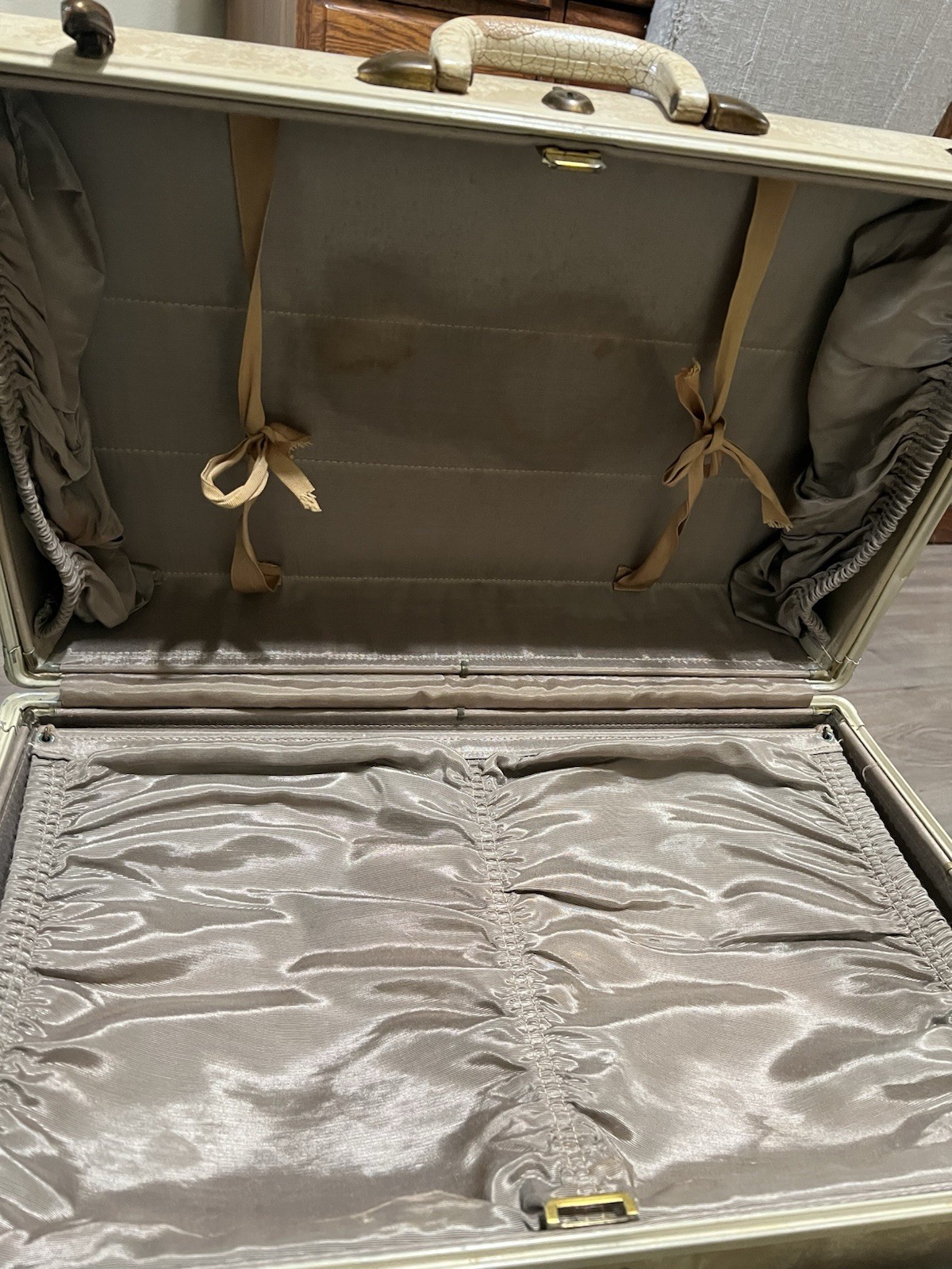Vintage 50’s Samsonite Shwayder Brothers Marble Cream Suitcase/Train Case 3 Pcs