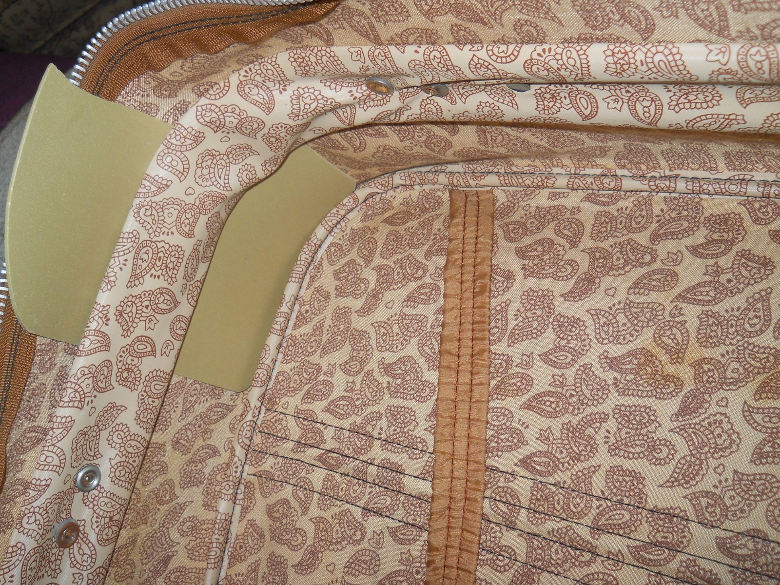 Vintage 1970’s Tan 3 piece Soft Sided Luggage Suitcase Nesting Set