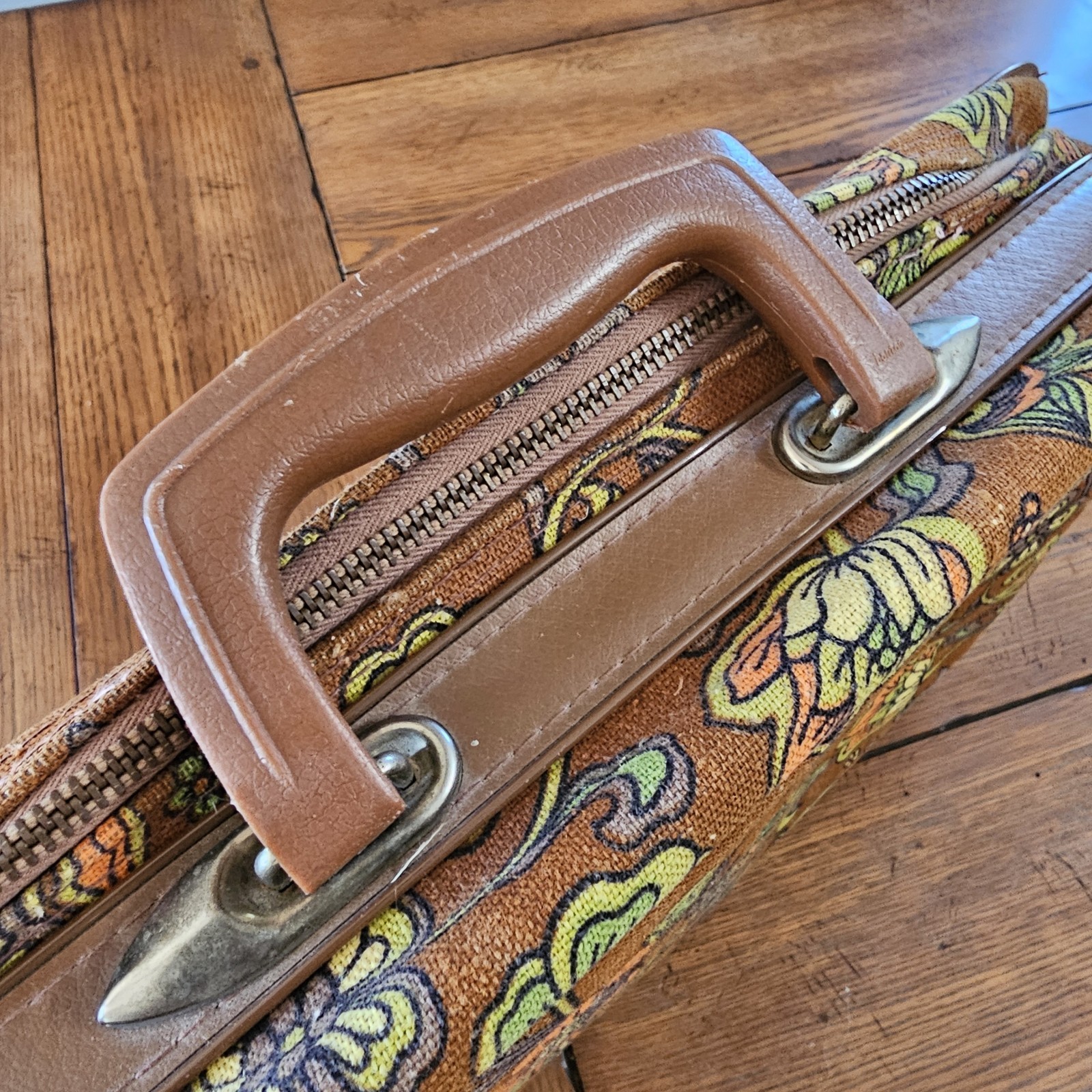 Vintage Bantam Retro Carry on Suitcase Travelbag Brown