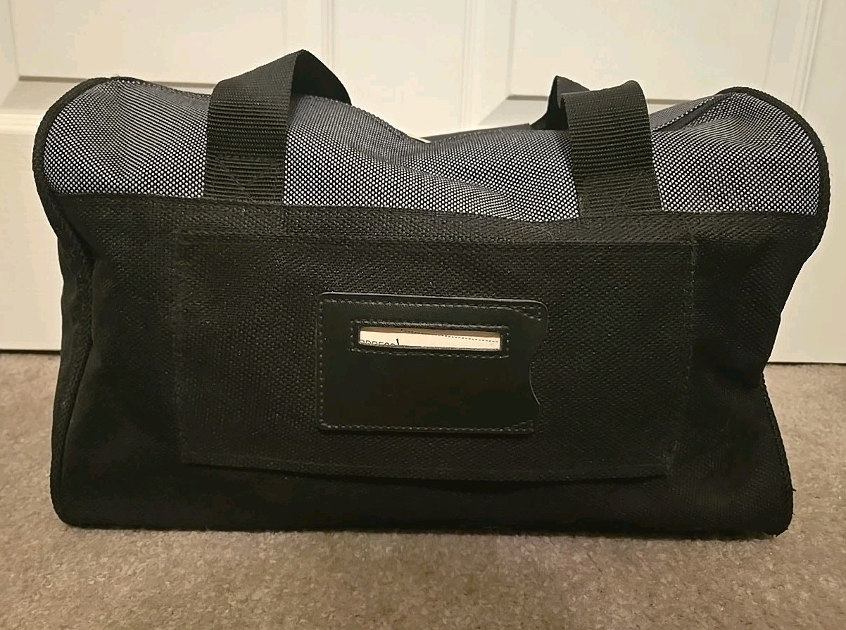 Pierre Cardin 16″ Travel Bag. Pre-owned, Very Good Condition