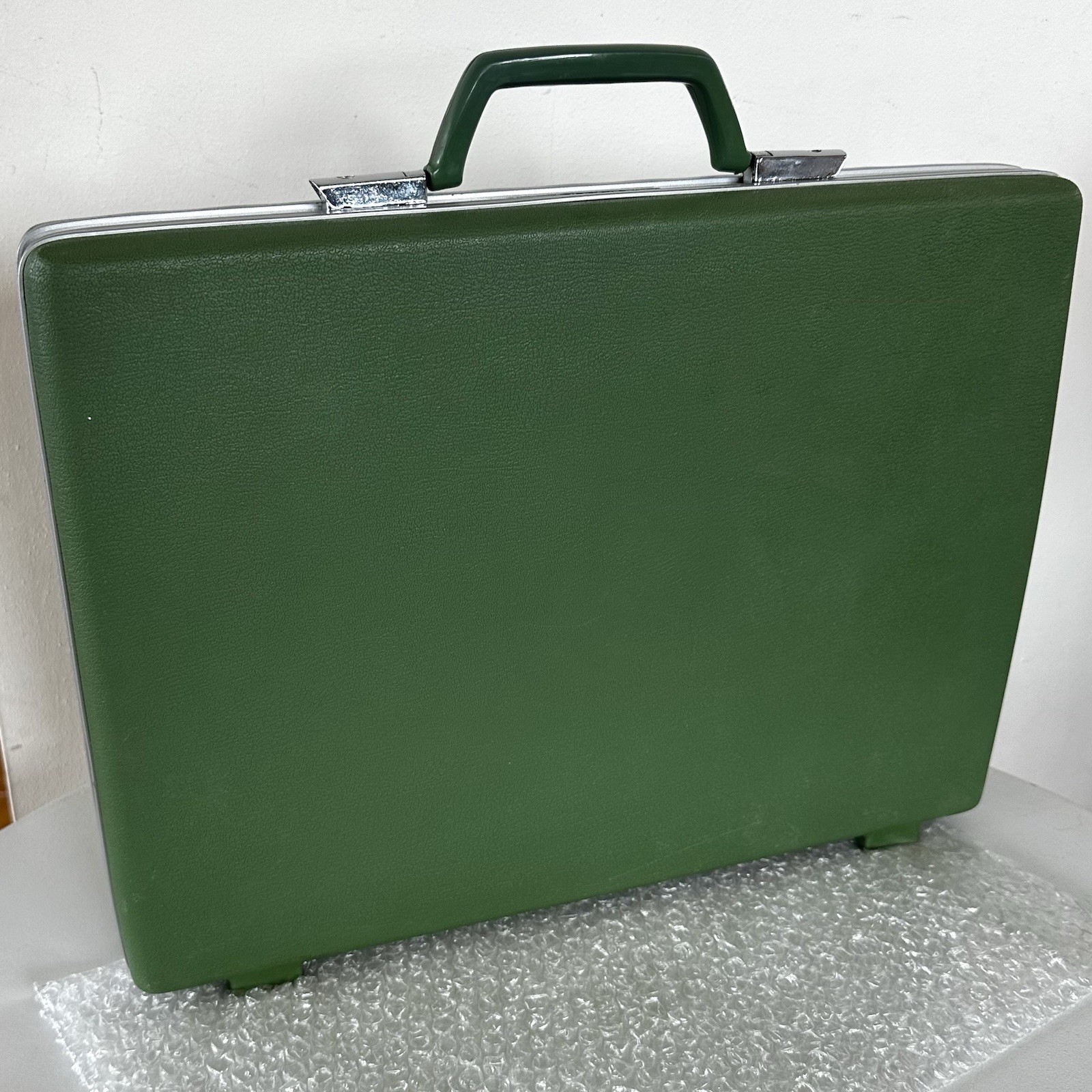 *RARE* Vintage 1960’s Samsonite GREEN 17″ FLOWER POWER HIPPY Briefcase Carry-on