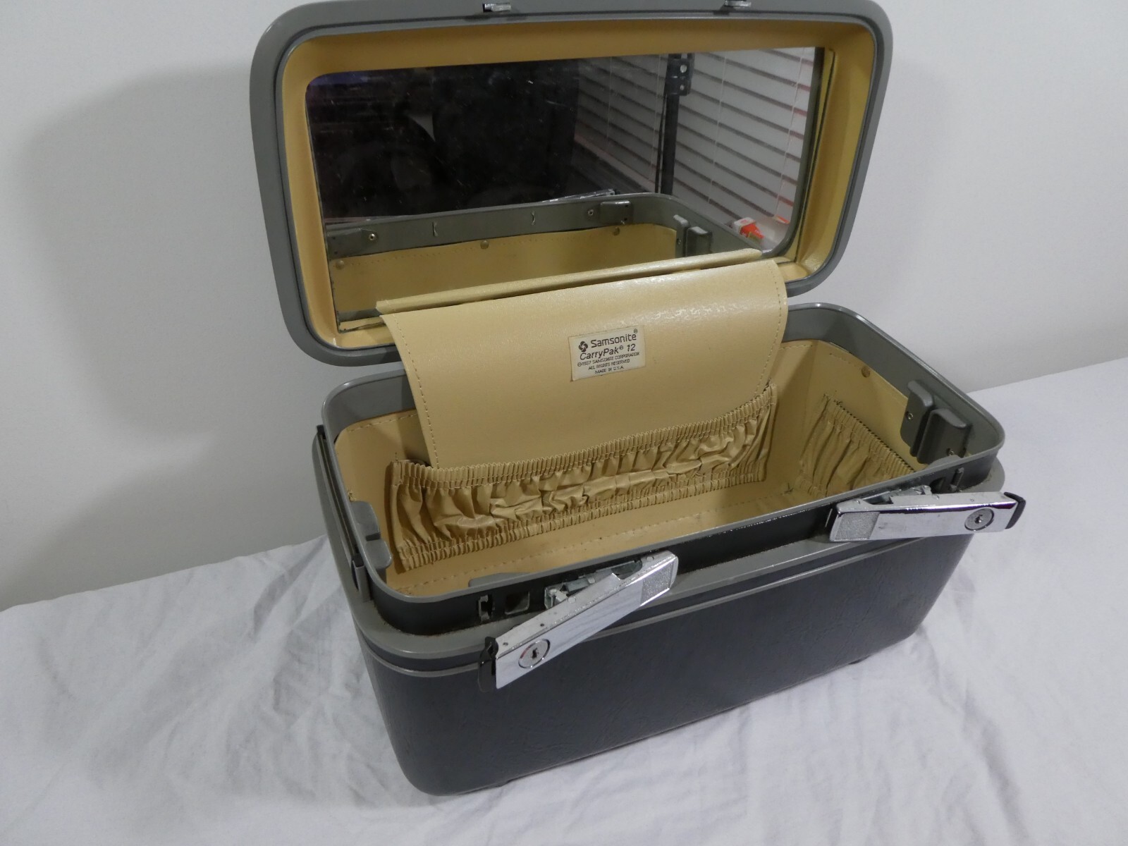 Vintage Samsonite CarryPac 12 Hard Shell Train Case Makeup Bag Luggage Blue 1987