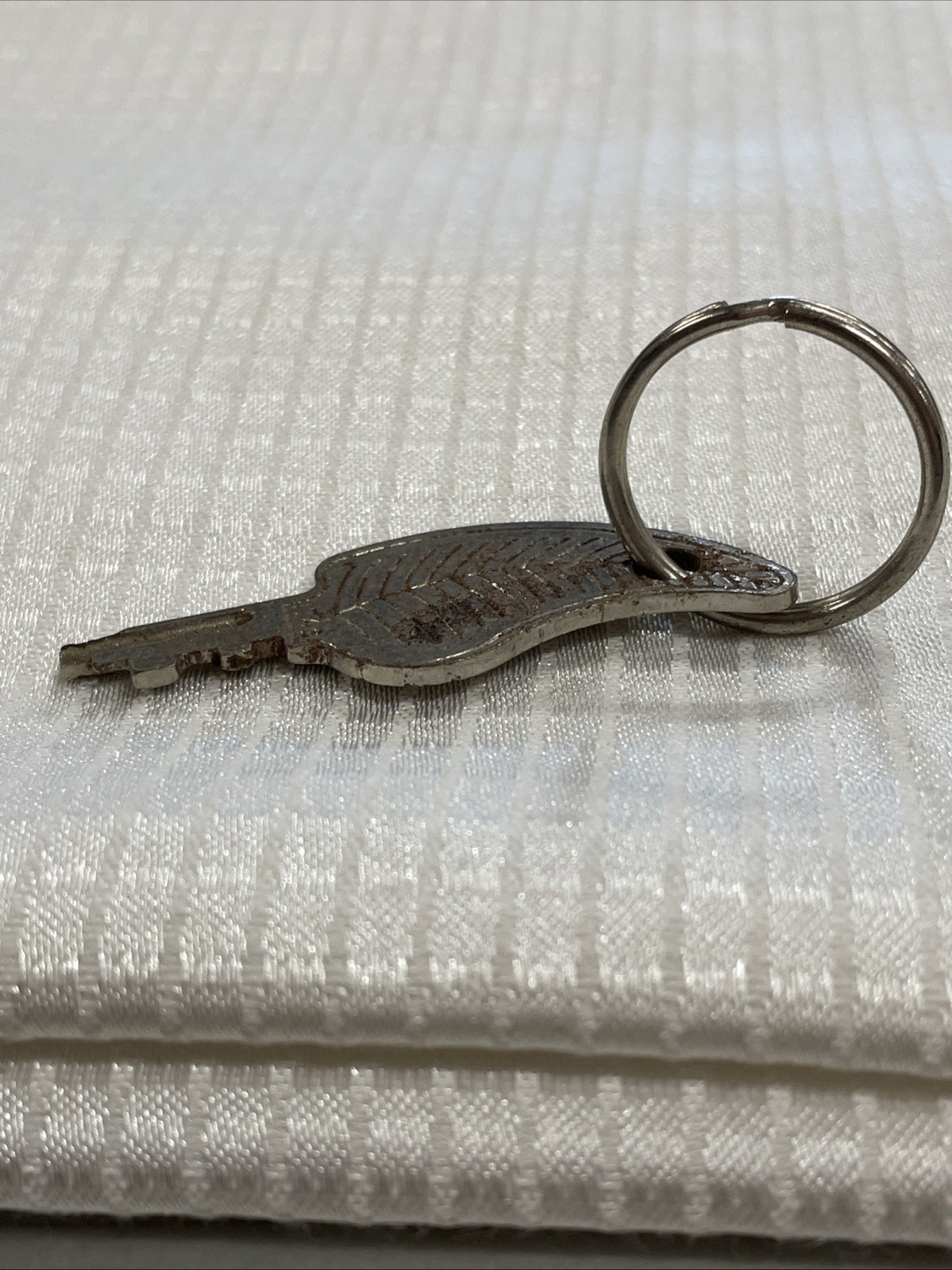 Presto Featherlite Luggage Replacement 1742 Suitcase Key Silver Keychain