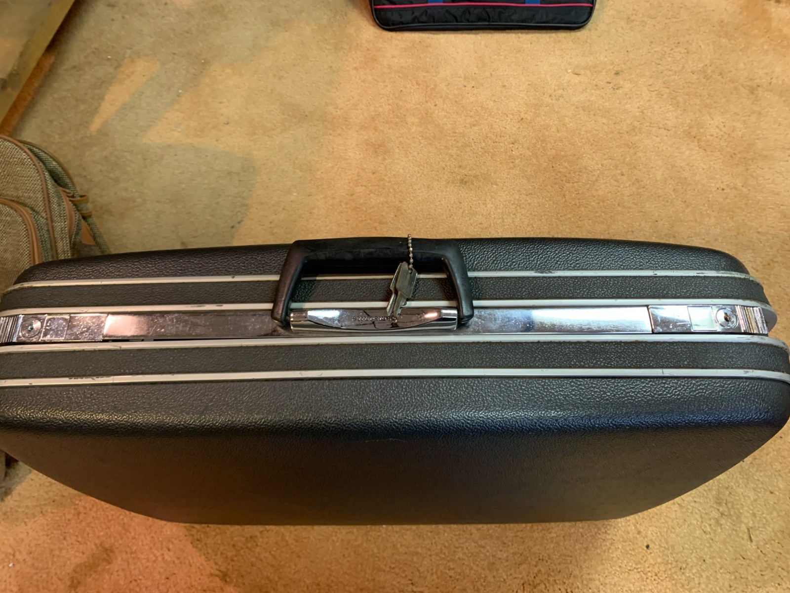 Vintage 1960s Samsonite Silhouette Hard Shell Suitcase Luggage MCM Gray Key