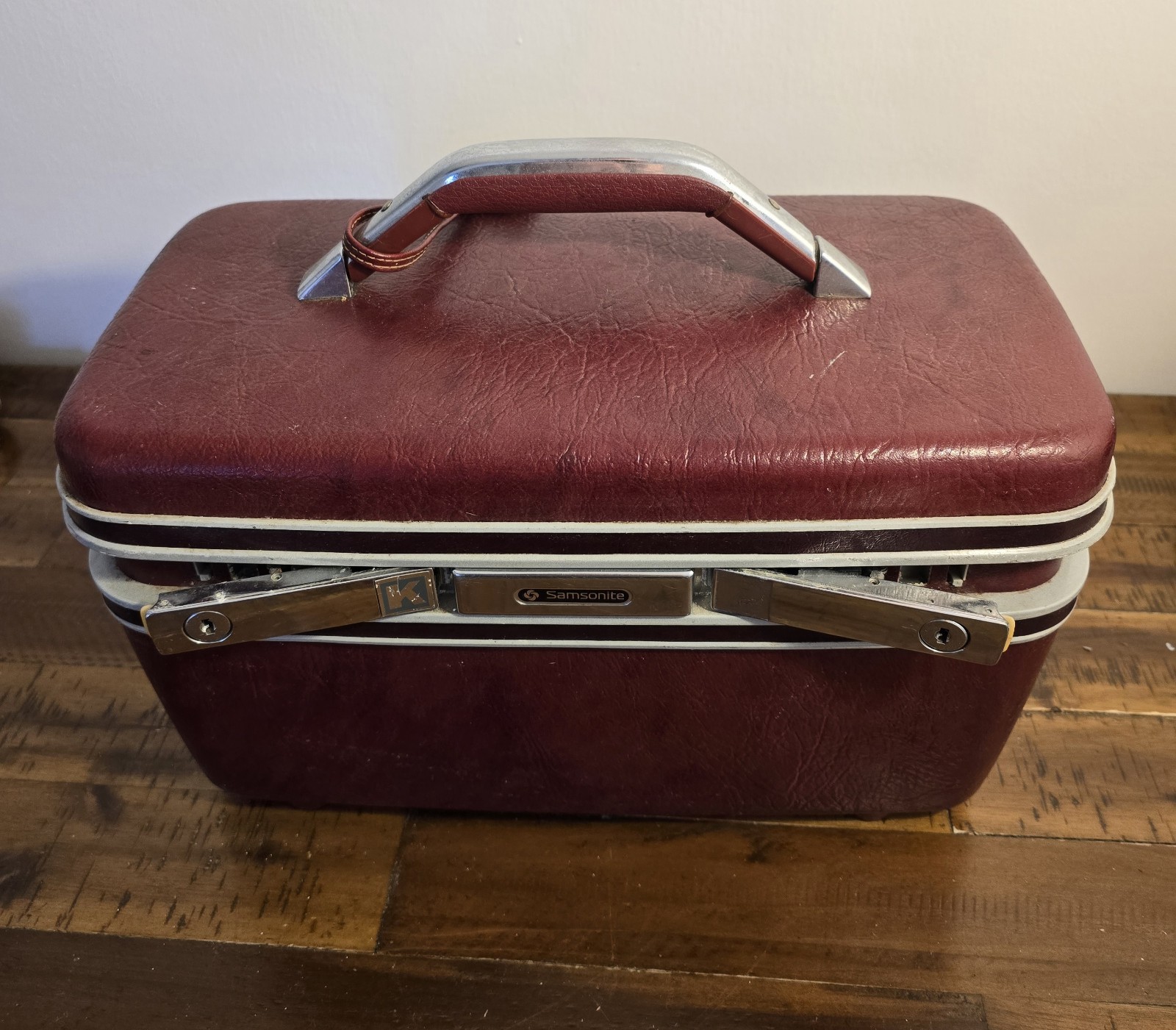 Vintage Samsonite Silhouette II Train Case Makeup Hard Shell Maroon No Key/Tray