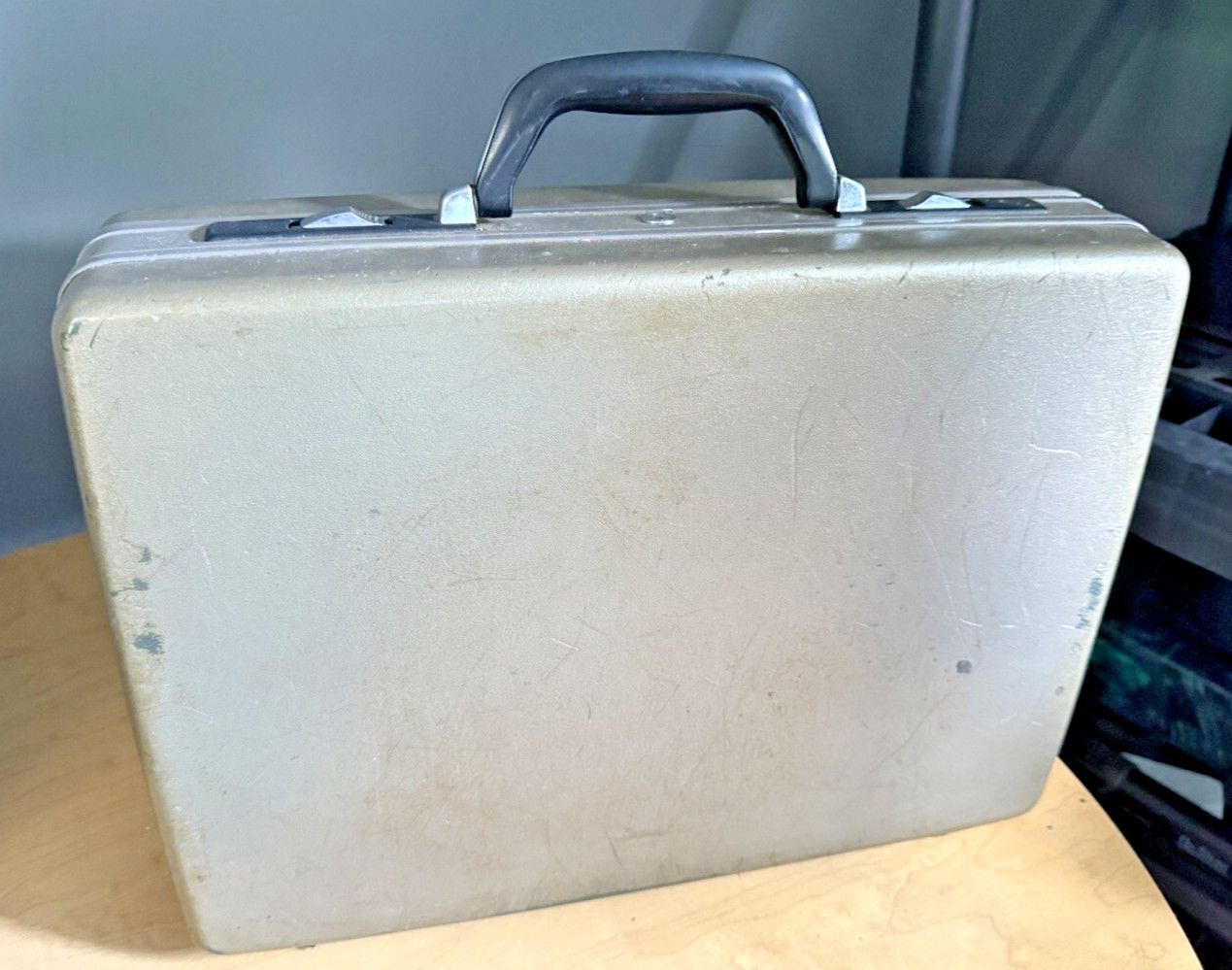 Vintage American Tourister Gray Hard Case Luggage 18x13x5 No Key