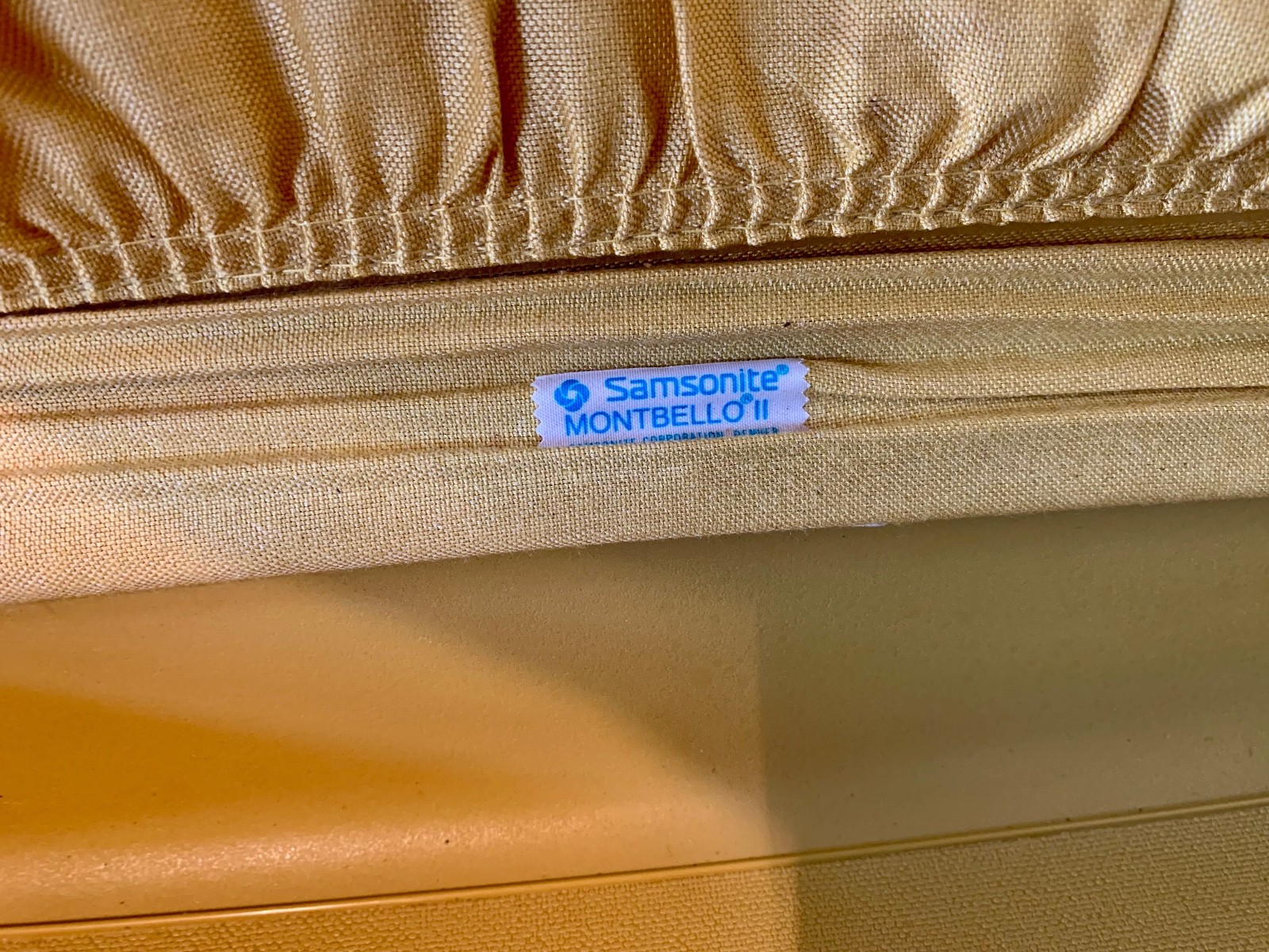 Vintage MCM 1980’s GOLD SAMSONITE MONTBELLO II Locking Suitcase Luggage Travel