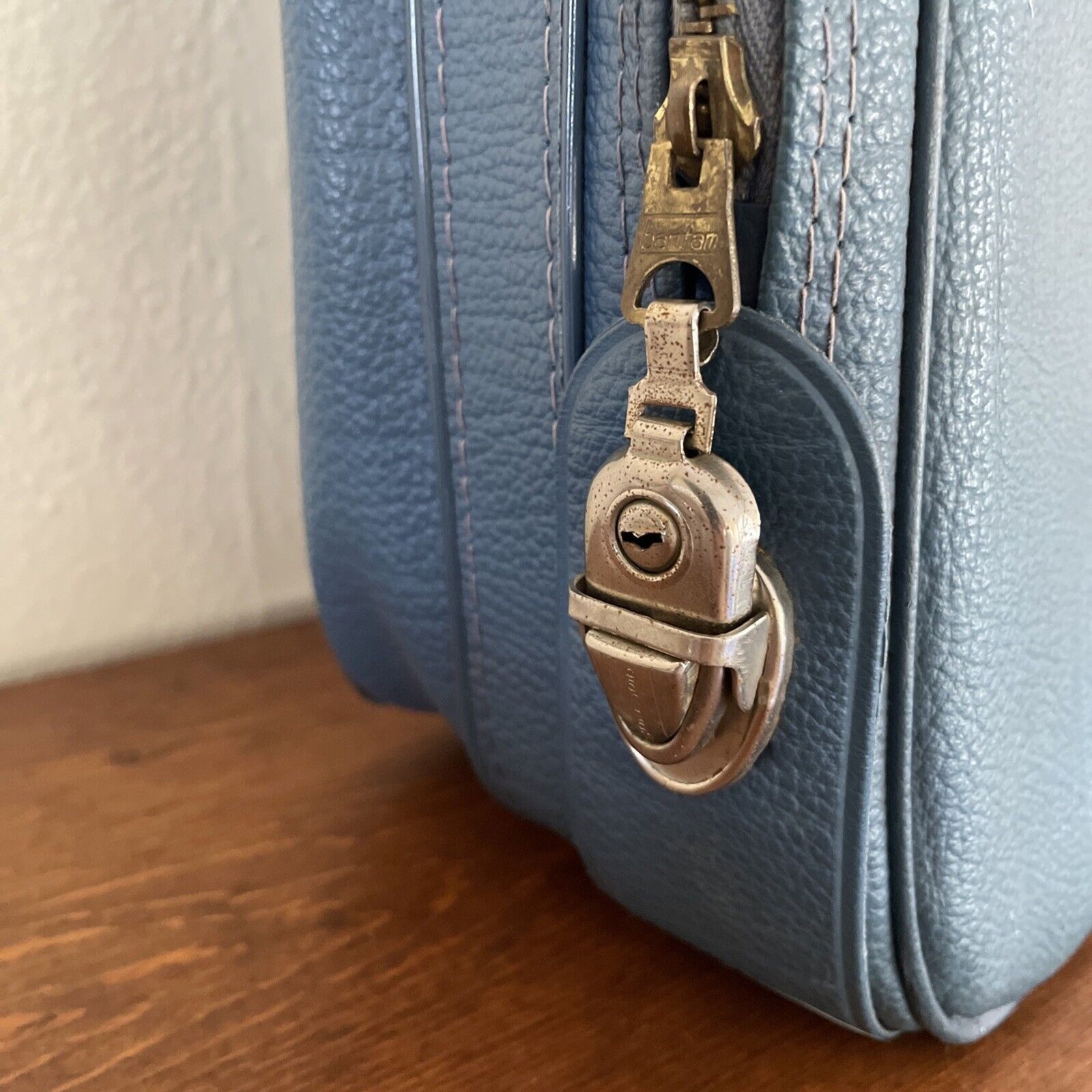 Vintage Bantam Travelware Overnight Suitcase Bag Blue Carry-on *READ*