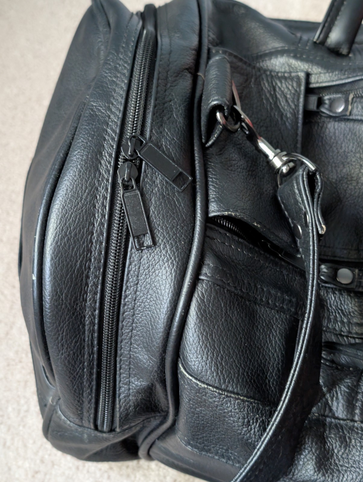 Vintage Johnson & Johnson Promo AmeriLeather Duffel Travel Bag Black 20″ Luggage