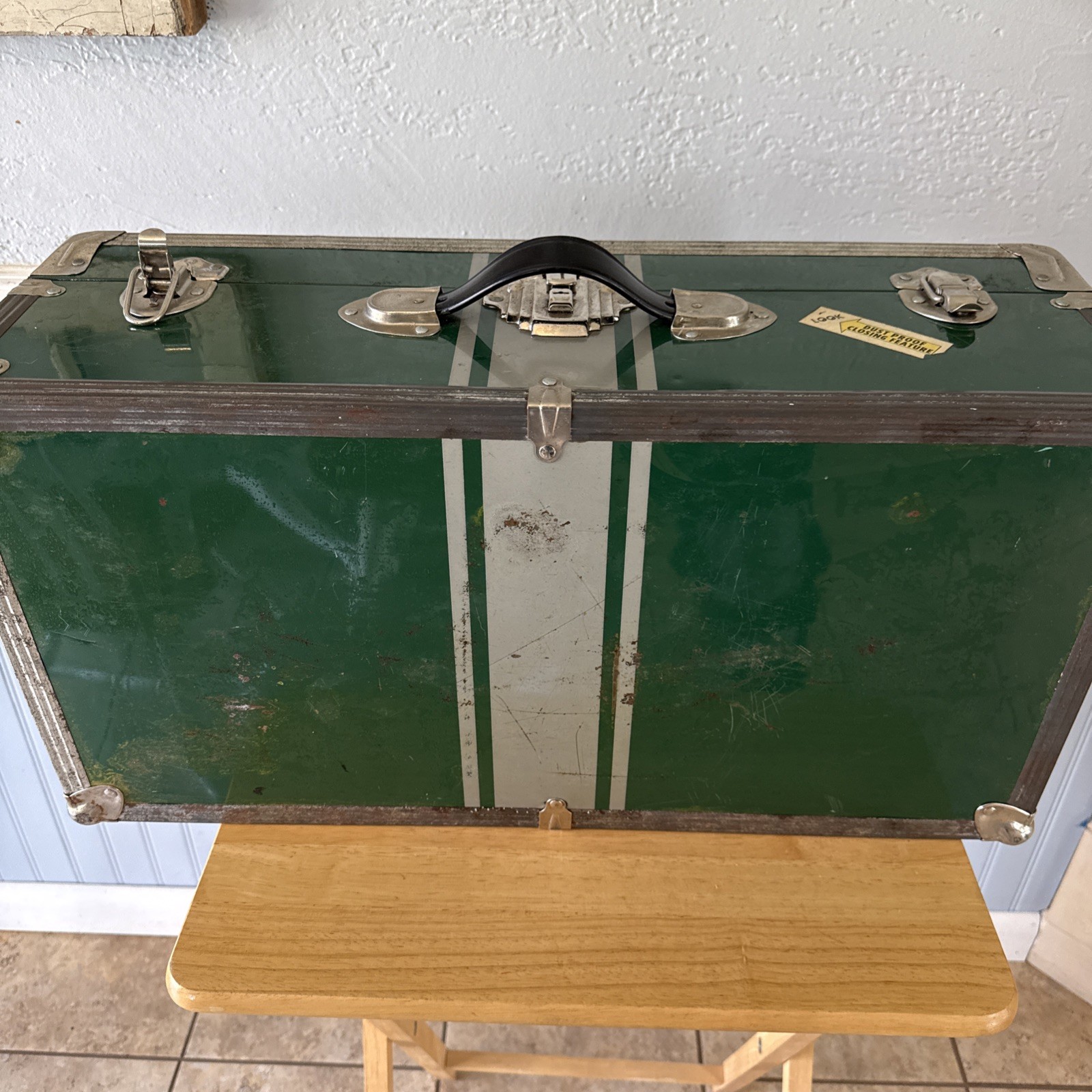 Retro Vintage Hardshell Travel Suitcase Aluminum Case 24x13x8.5” Green Silver