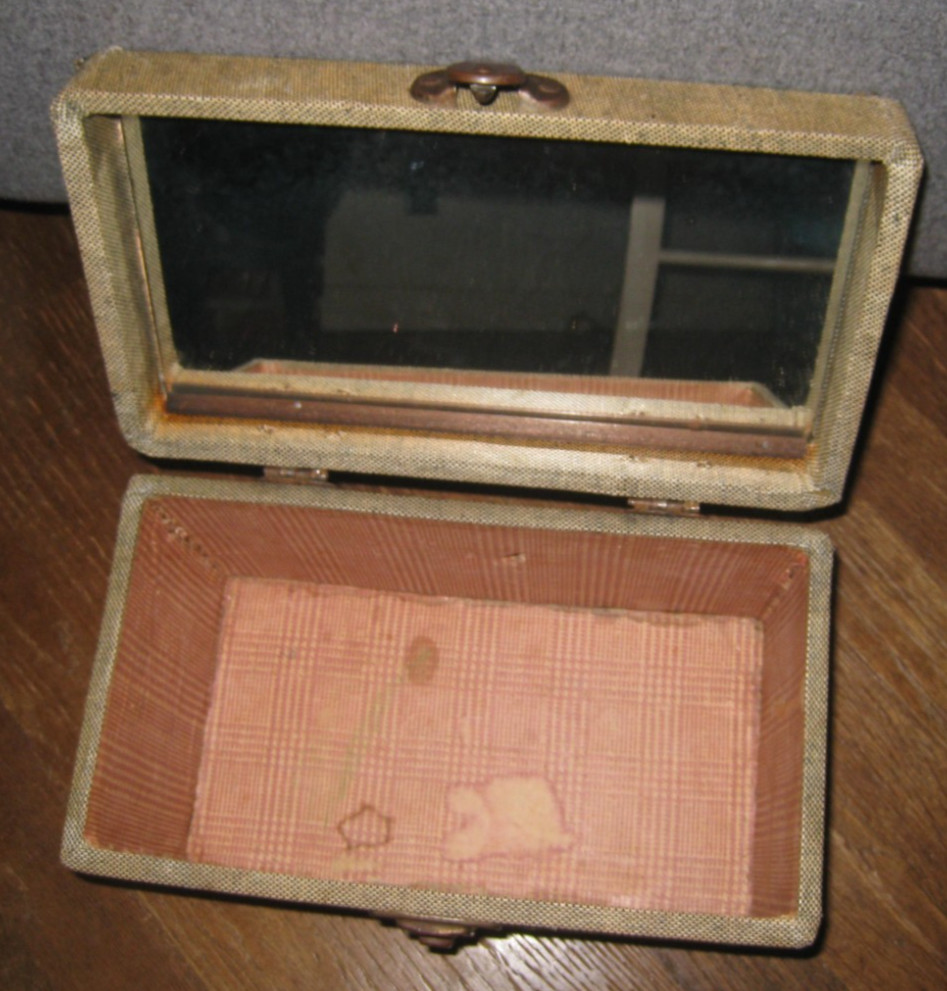 Antique Beige Covered Leather Handle Makeup w/mirror Train case 11x6x7 VINTAGE