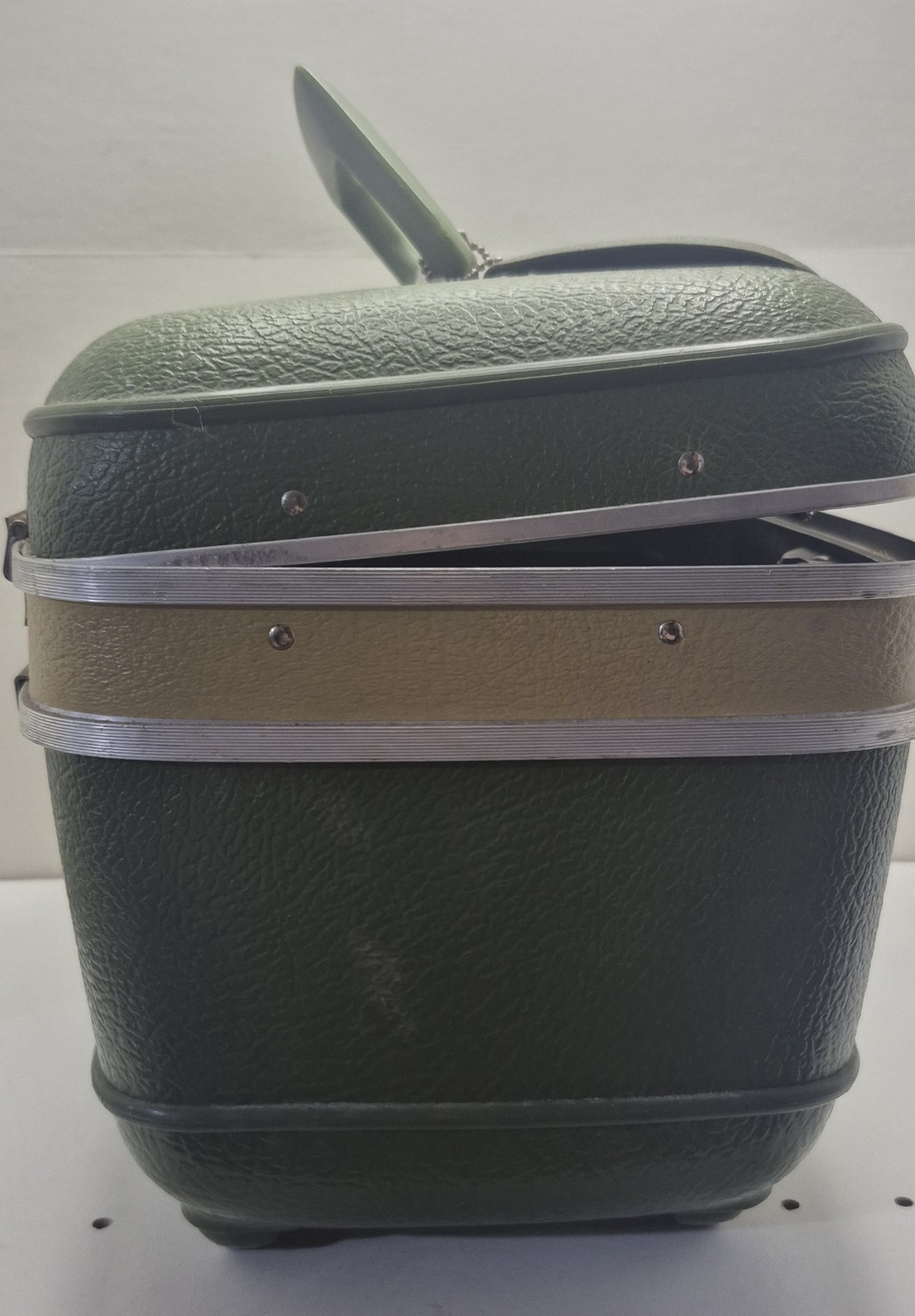 Vintage IMPERIAL Train Case – Green