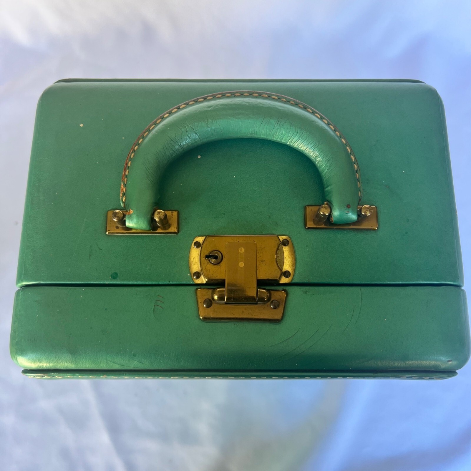 Vintage Rare Art Deco from the 30s Nelialee N.Y.C Toiletry Bathroom Luggage Case