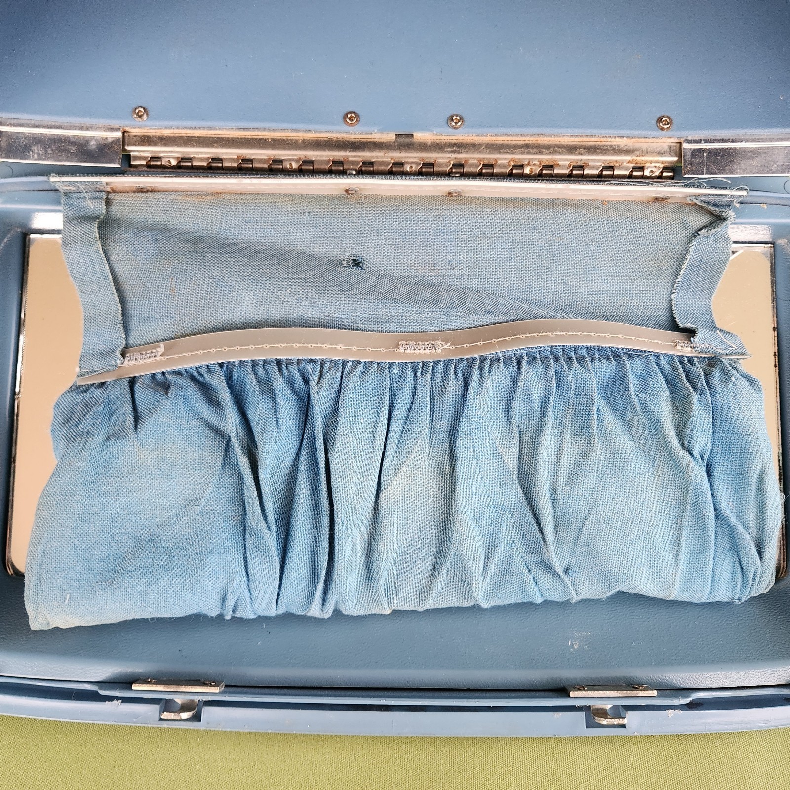 Vintage Samsonite Blue Makeup Train Case With Mirror and Tray Cosmetic Suitcase
