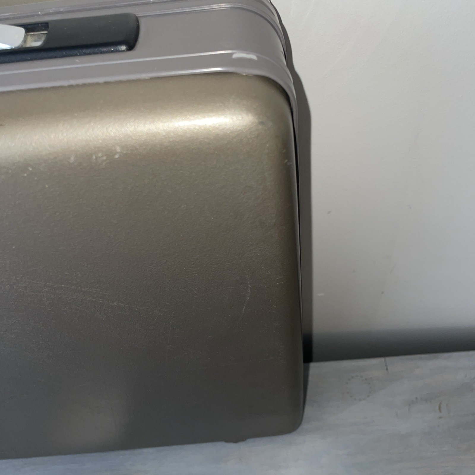 Vtg American Tourister Brief Case Attaché Hard Shell Made In USA w/Key 18×13.5×4