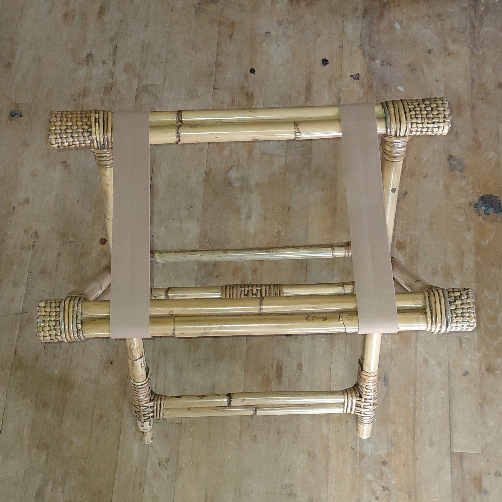 Vintage Bamboo Foldable Luggage Rack with Woven Rattan Accents, Brown Beige