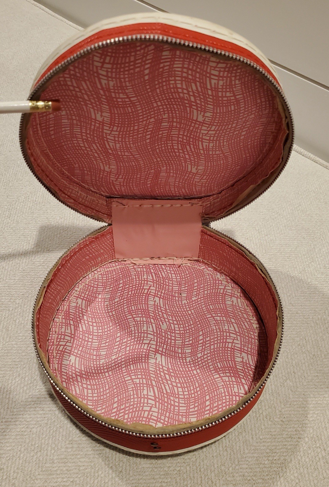 Vintage Round Travel Case Red, White and Blue