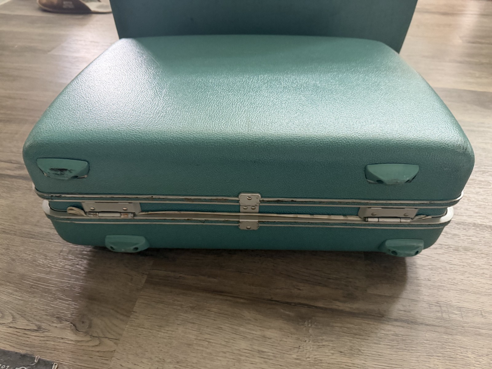 Set of 2 Sears Courier Case Luggage 26″ & 20″ Light Blue No Keys 1960’s 1970’s