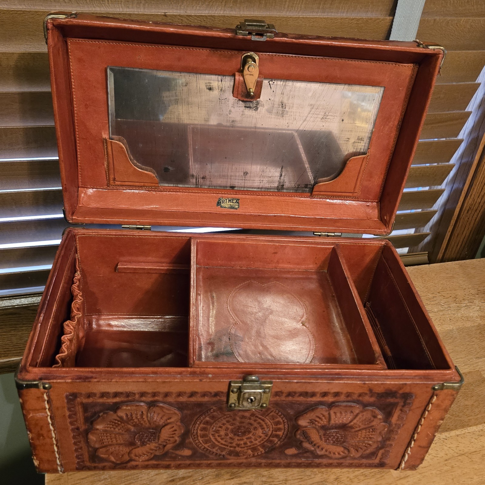 Artmex Antique 40s Hand Tooled 3-D Floral Leather Train Case Jewelry Luggage Key