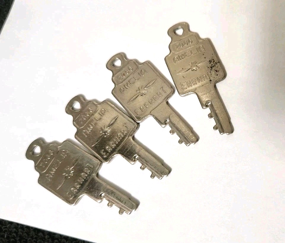 4 Vintage AMELIA EARHART Luggage Keys