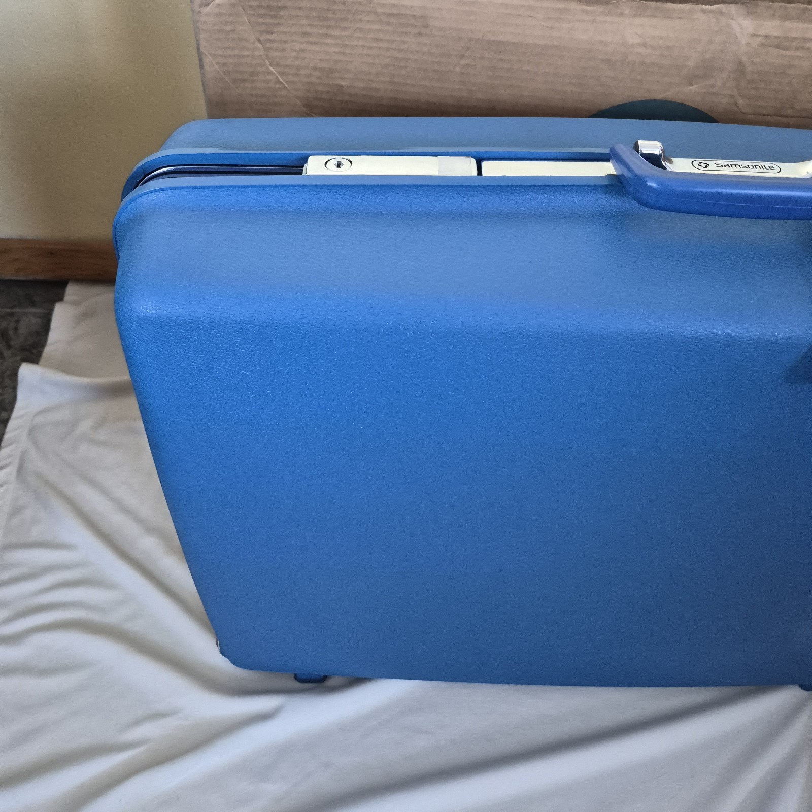 Samsonite Concord Vintage Hard Shell Suitcase 30” x 23” x 9” Blue + Wheels
