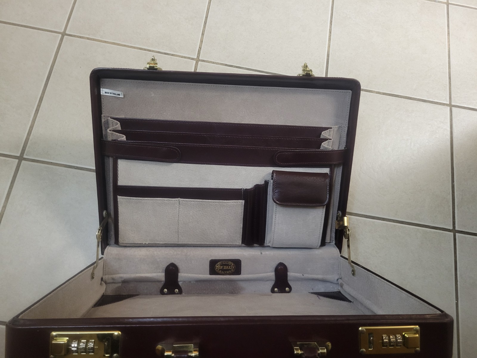 Vintage Top Grain Cowhide Leather Suitcase Doctor’s Bag, 17″X12″X6.25″ Key