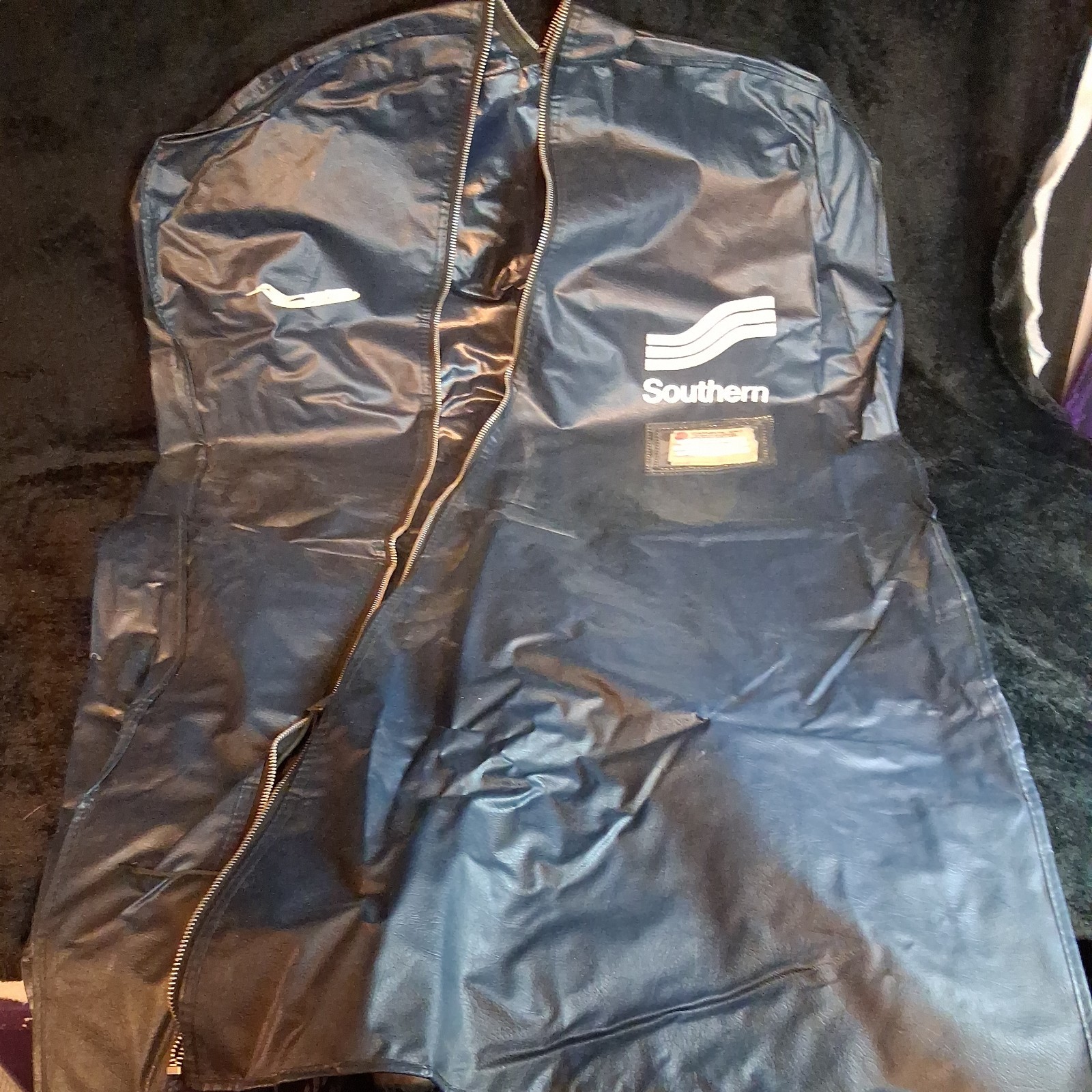 Vintage 1970’s Southern Airways Vinyl Faux Leather Folding Garment Bag dark BLUE