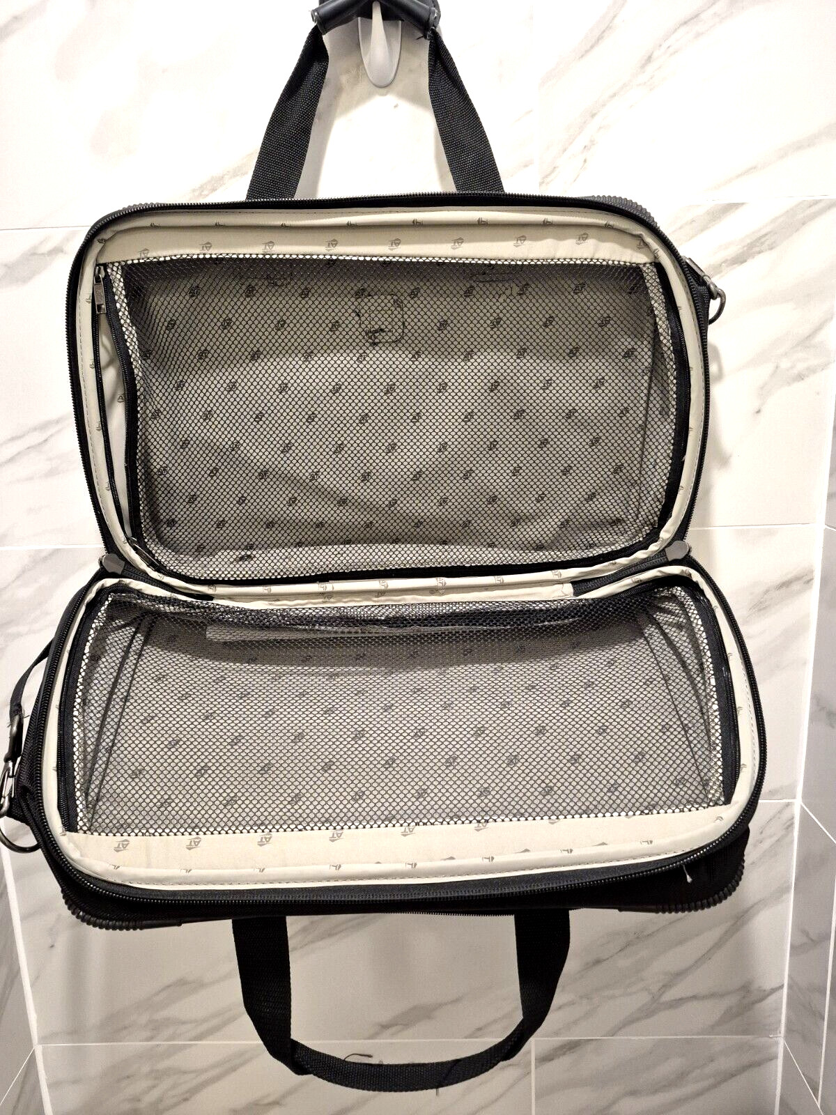 Vtg American Tourister Black Triumph Carry On Bag Padded Shoulder Strap 18x12x8