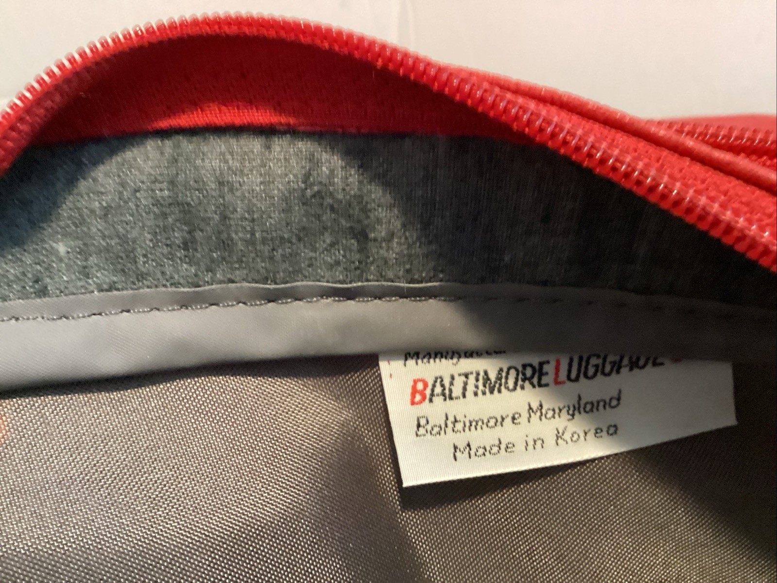 “Amelia Earhart” Travel Shoulder Bag, Red Carry-On Luggage Footed 17″ Vintage