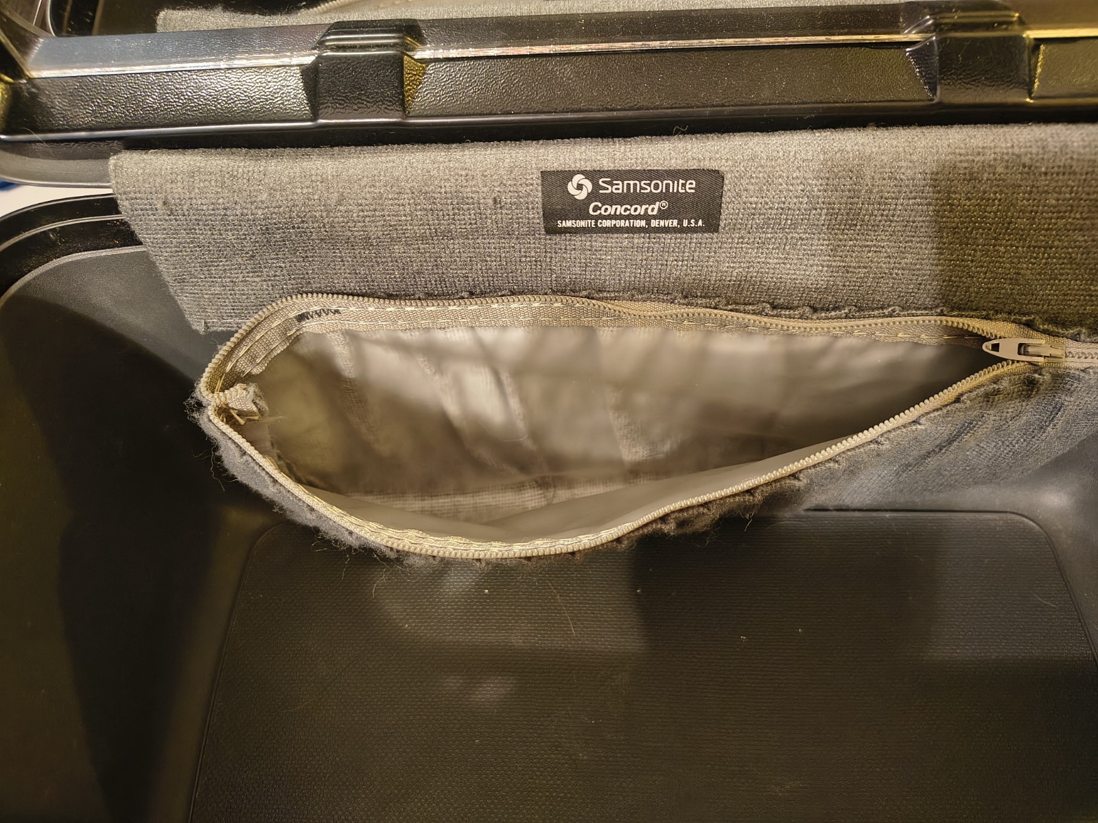 Vintage Grey Samsonite Concord Hard Shell Train Case with Mirror, Tray and KEYS!