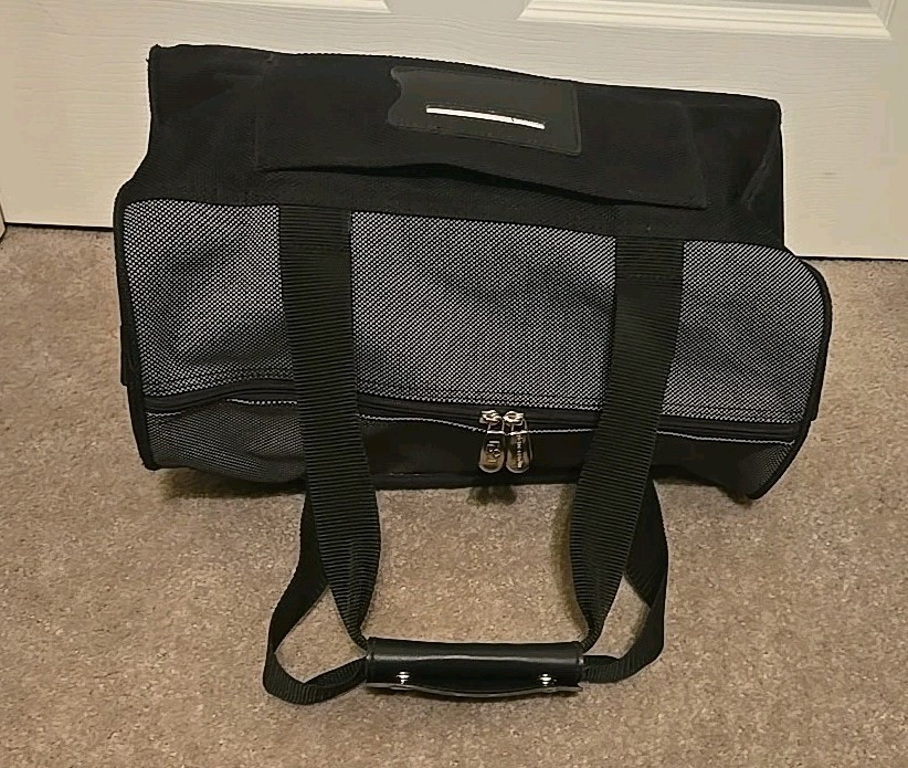 Pierre Cardin 16″ Travel Bag. Pre-owned, Very Good Condition
